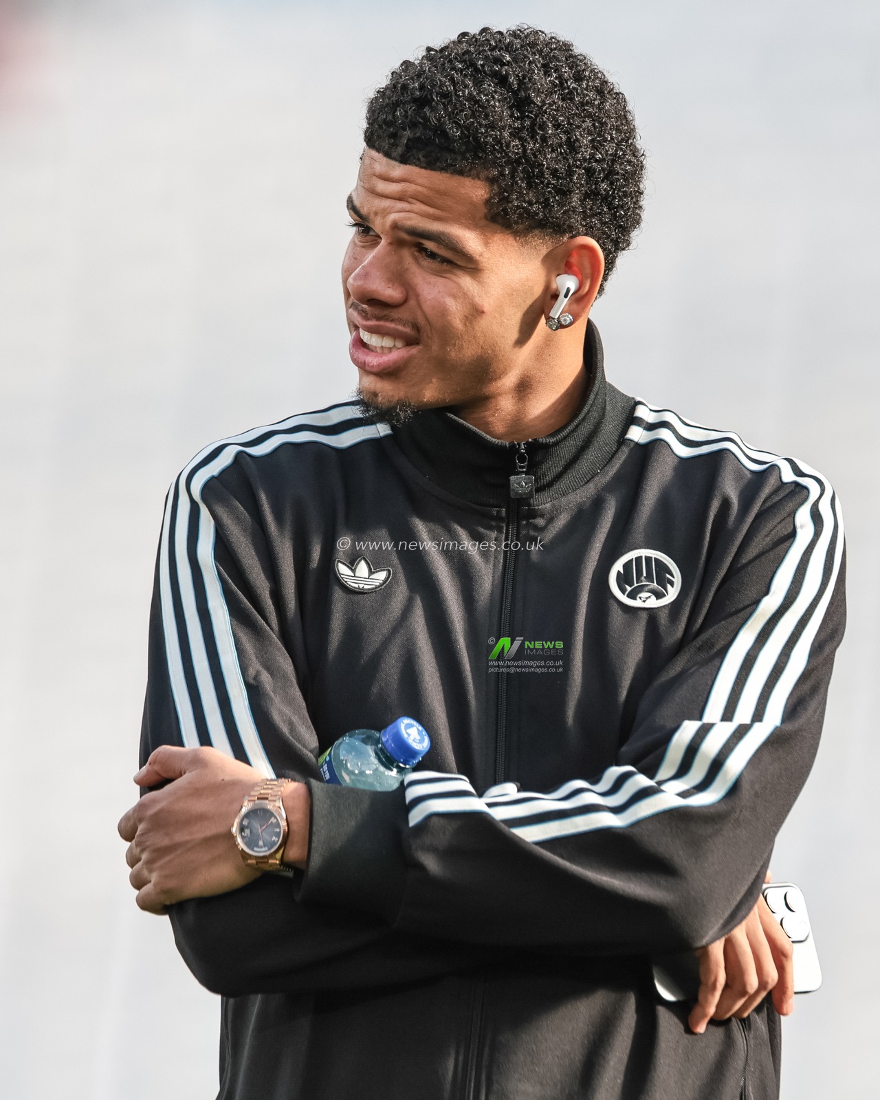 William Osula of Newcastle Untied arrives during the Premier League match West Ham United vs Newcastle United at London Stadium, London, United Kingdom, 2nd November 2025

(Photo by Mark Cosgrove/News Images)

*** GER AUT SUI OUT ***
