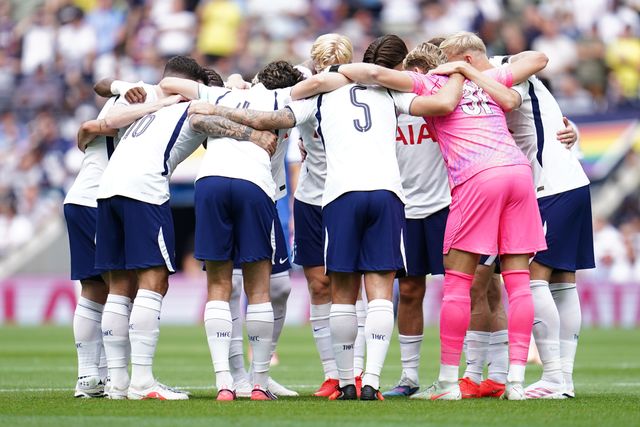 Tottenham Hotspur players huddle before kick off during the pre-season friendly match Tottenham Hotspur vs Hoffenheim at Tottenham Hotspur Stadium, London, United Kingdom on 15 August 2026

(Photo by Harvey Murphy/News Images)