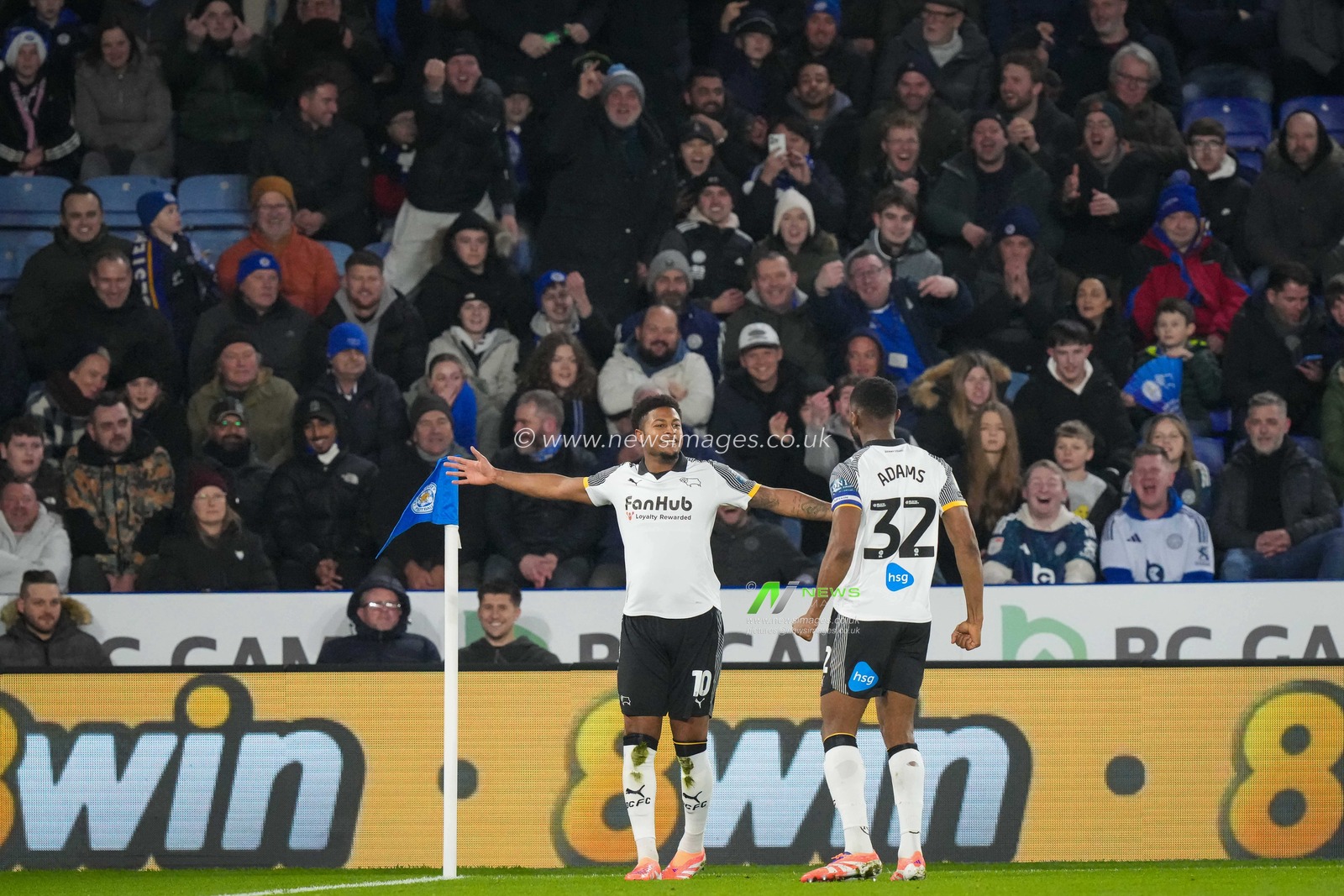 Rhian Brewster of Derby County celebrates his goal to make it 1-1 during the Sky Bet Championship match Leicester City vs Derby County at King Power Stadium, Leicester, United Kingdom, 29th December 2025

(Photo by Maynard Manyowa/News Images)

*** GER AUT SUI OUT ***