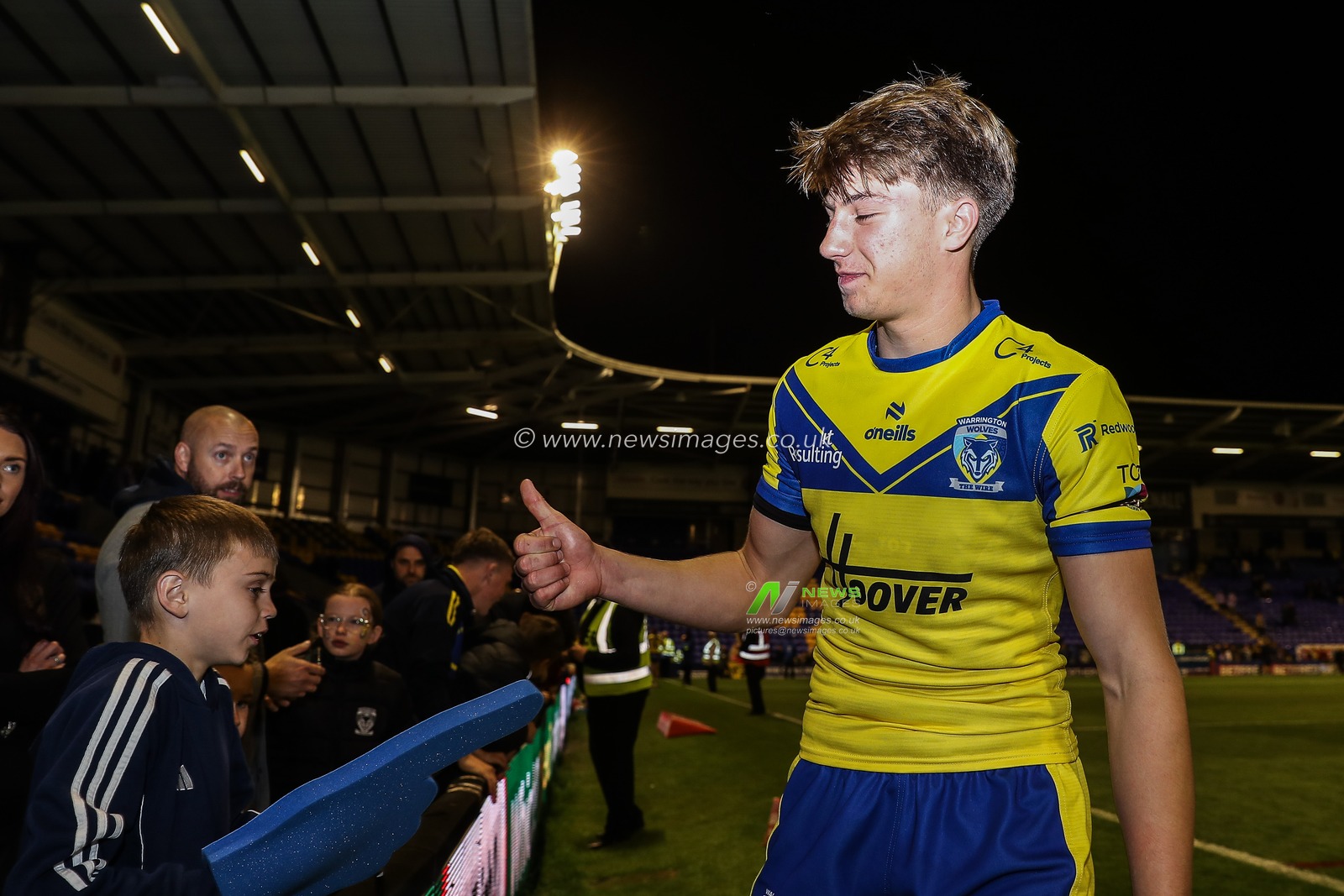 Ewan Irwin of Warrington Wolves signs a fans foam finger after the Betfred Super League Round 9 match Warrington Wolves vs St Helens at Halliwell Jones Stadium, Warrington, United Kingdom, 24th April 2025

(Photo by Gareth Evans/News Images)