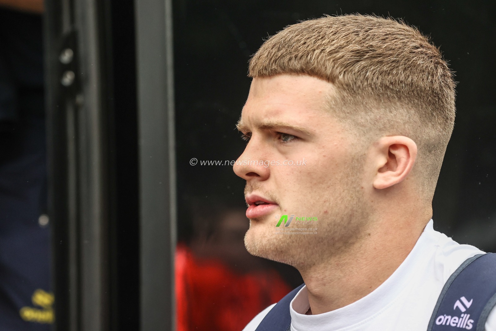 Josh Thewlis of Warrington Wolves arrives during the Betfred Super League round 19 match Castleford Tigers vs Warrington Wolves at The Mend-A-Hose Jungle, Castleford, United Kingdom, 20th July 2025

(Photo by Alfie Cosgrove/News Images)