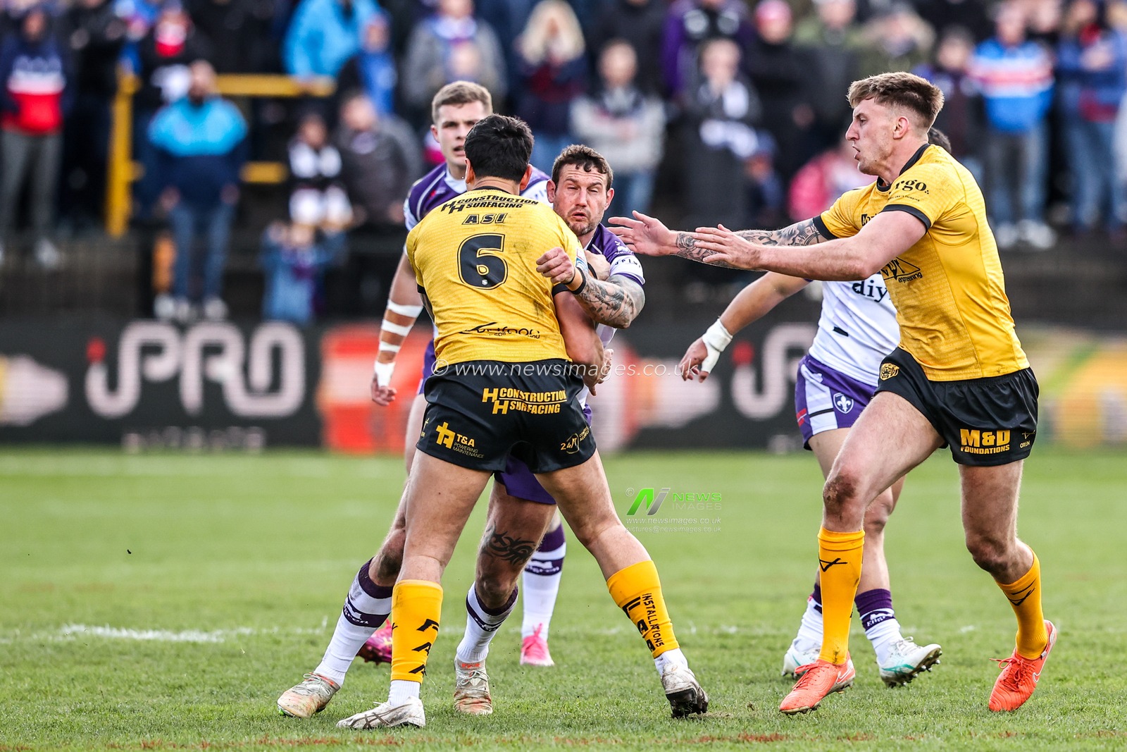 Jay Pitts of Wakefield Trinity is tackled by Daejarn Asi of Castleford Tigers during the Betfred Super League round 7 match Castleford Tigers vs Wakefield Trinity at OneBore Stadium, Castleford, Untied Kingdom on 05 April 2026

(Photo by Alfie Cosgrove/News Images)