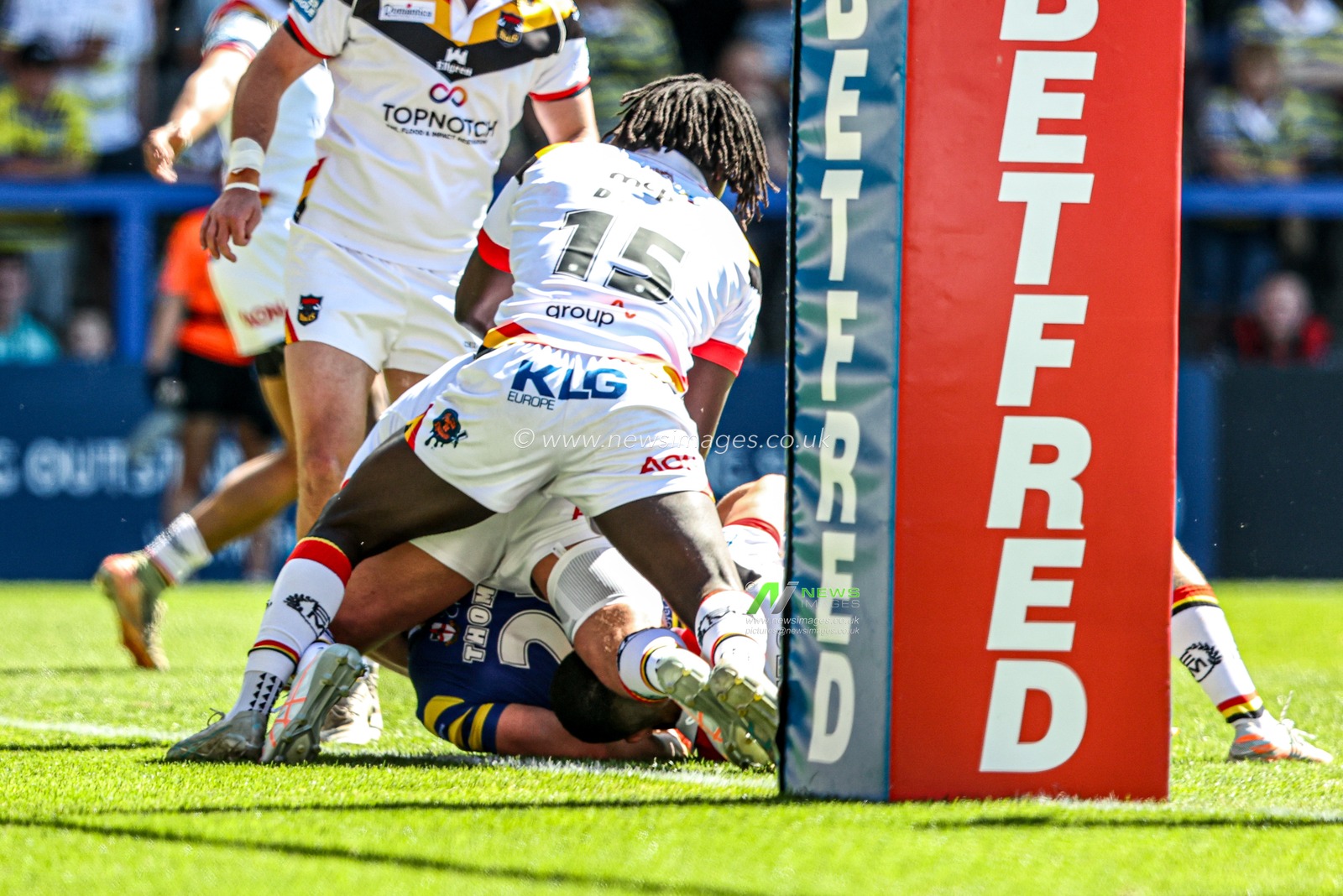 Luke Thomas of Warrington Wolves goes over for a try during the Betfred Super League round 12 match Warrington Wolves vs Bradford Bulls at The Halliwell Jones Stadium, Warrington, United Kingdom on 24 May 2026

(Photo by Alfie Cosgrove/News Images)