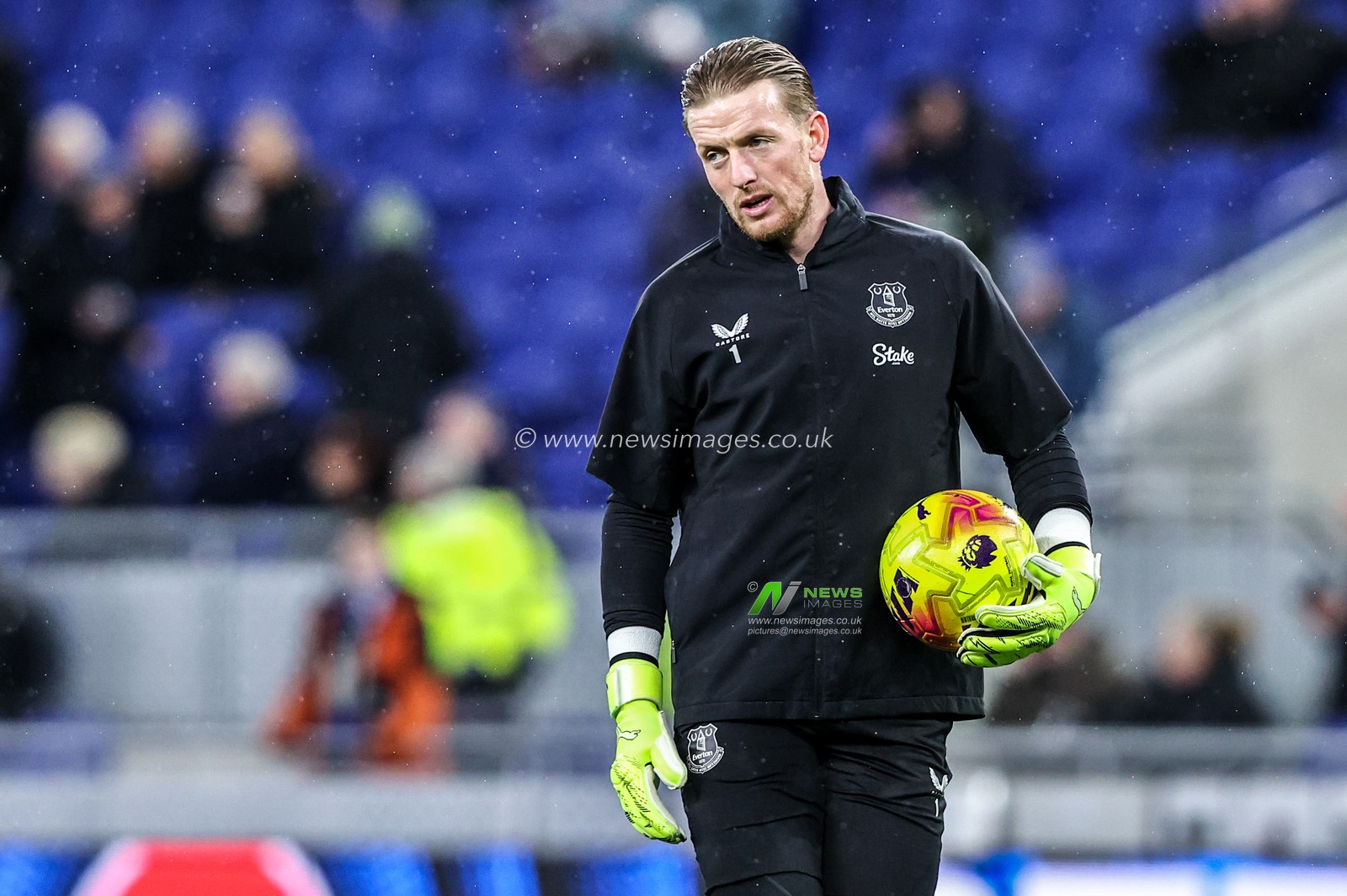 Everton goalkeeper Jordan Pickford in the pregame warmup session during the Premier League match Everton vs Newcastle United at Hill Dickinson Stadium, Liverpool, United Kingdom, 29th November 2025

(Photo by Alfie Cosgrove/News Images)

*** GER AUT SUI OUT ***