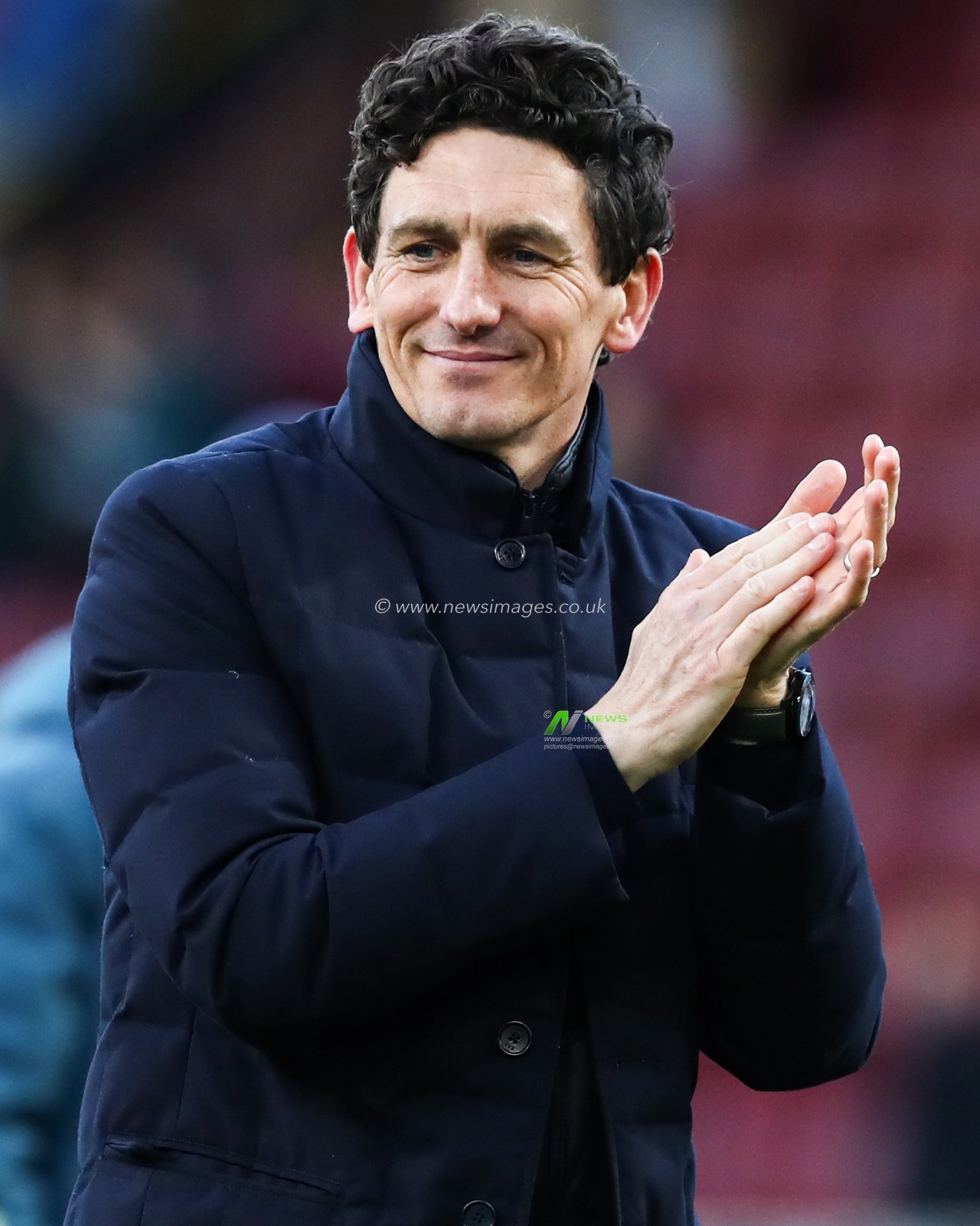 Keith Andrews manager of Brentford claps fans after the Premier League match Burnley vs Brentford at Turf Moor, Burnley, United Kingdom on 28 February 2026

(Photo by Jorge Horsted/News Images)