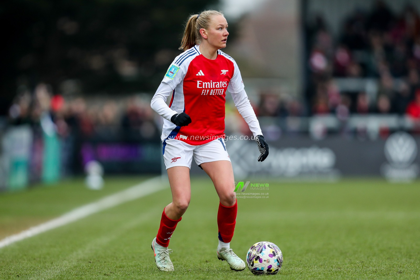Frida Maanum of Arsenal runs with the ball during the Adobe Women's FA Cup 5th Round match Arsenal Women vs London City Lionesses at Managata Pay UK Stadium, Borehamwood, United Kingdom, 9th February 2025

(Photo by Izzy Poles/News Images)