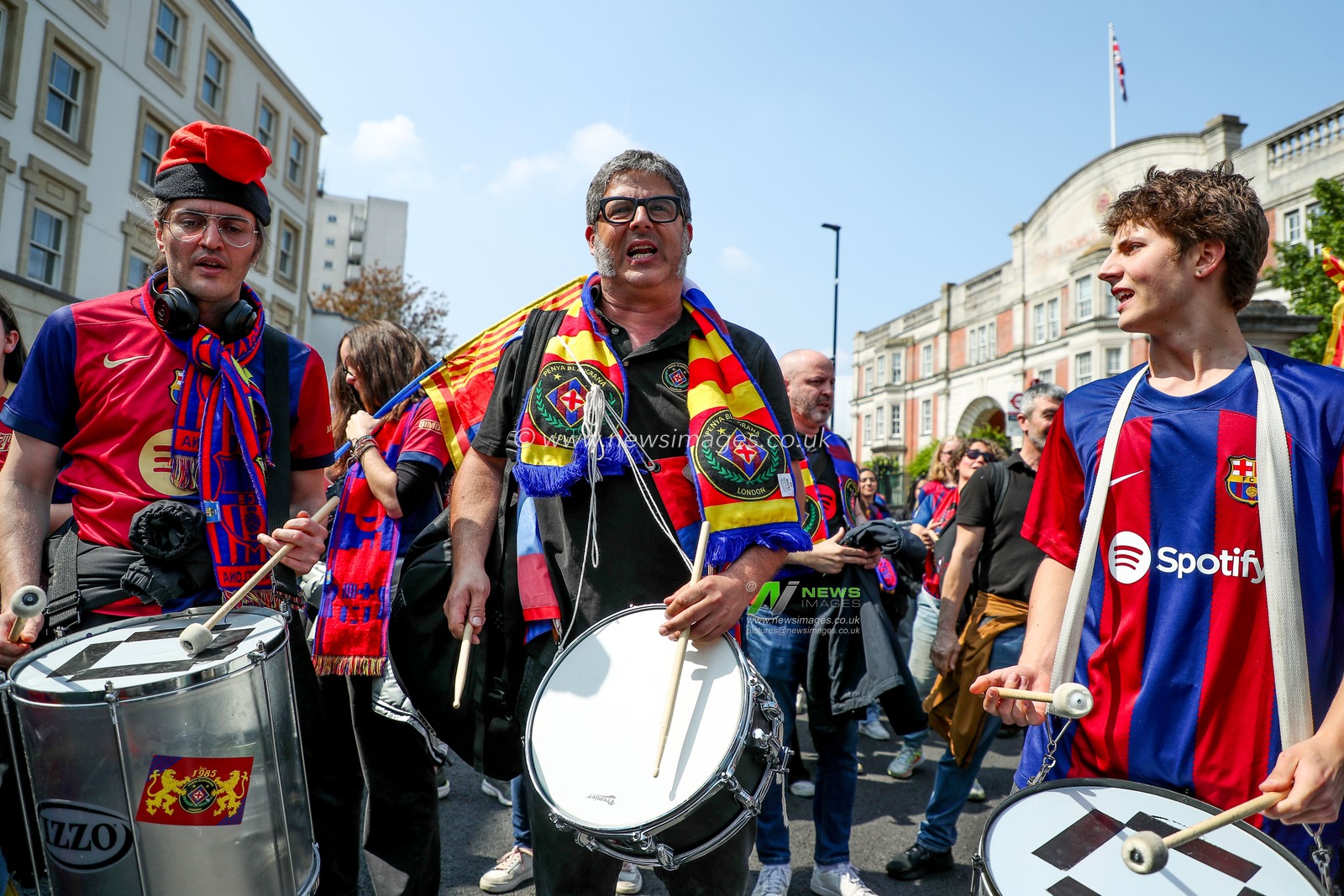 Barcelona fans march outside of Stamford Bridge prior to the UEFA Women's Champions League Semi-Final match Chelsea vs Barcelona at Stamford Bridge, London, United Kingdom, 27th April 2025

(Photo by Izzy Poles/News Images)