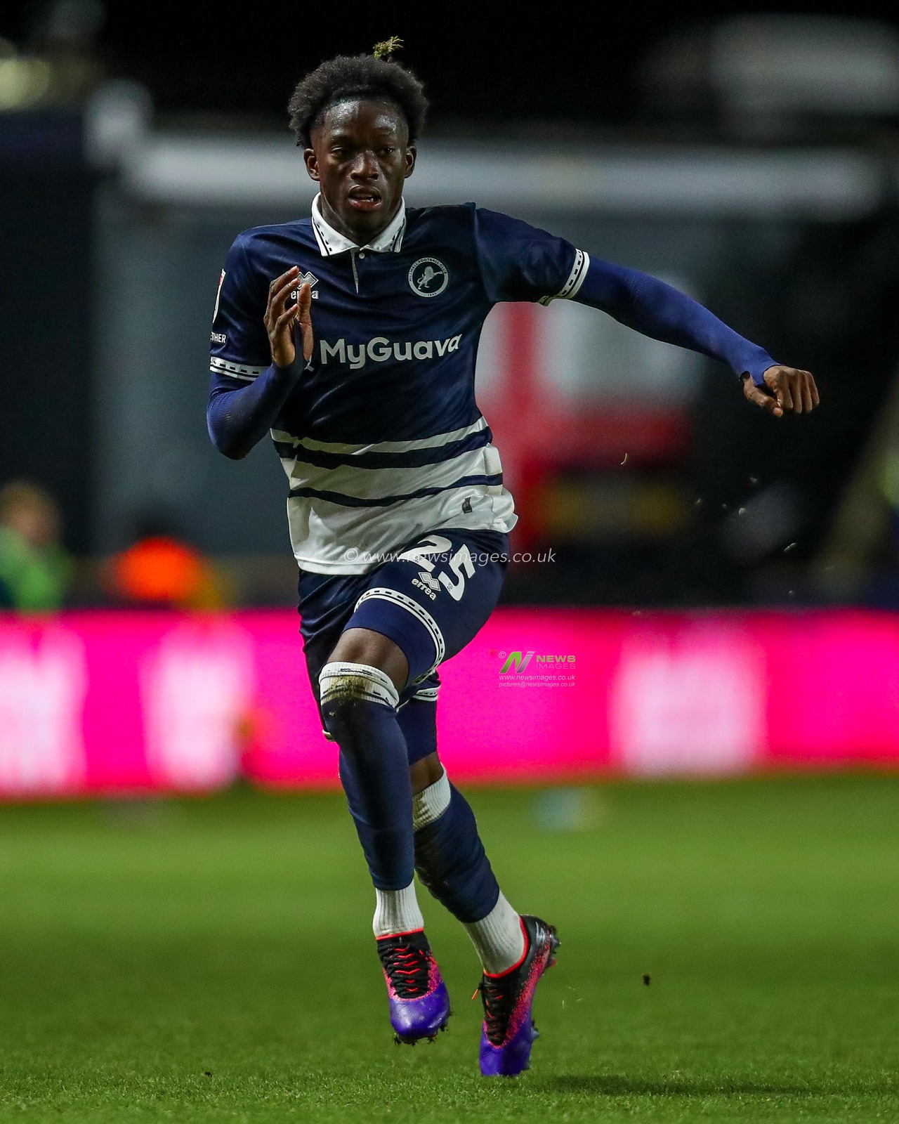 Romain Esse of Millwall in action during the Sky Bet Championship match Millwall vs Sheffield United at The Den, London, United Kingdom, 11th December 2024

(Photo by Izzy Poles/News Images)