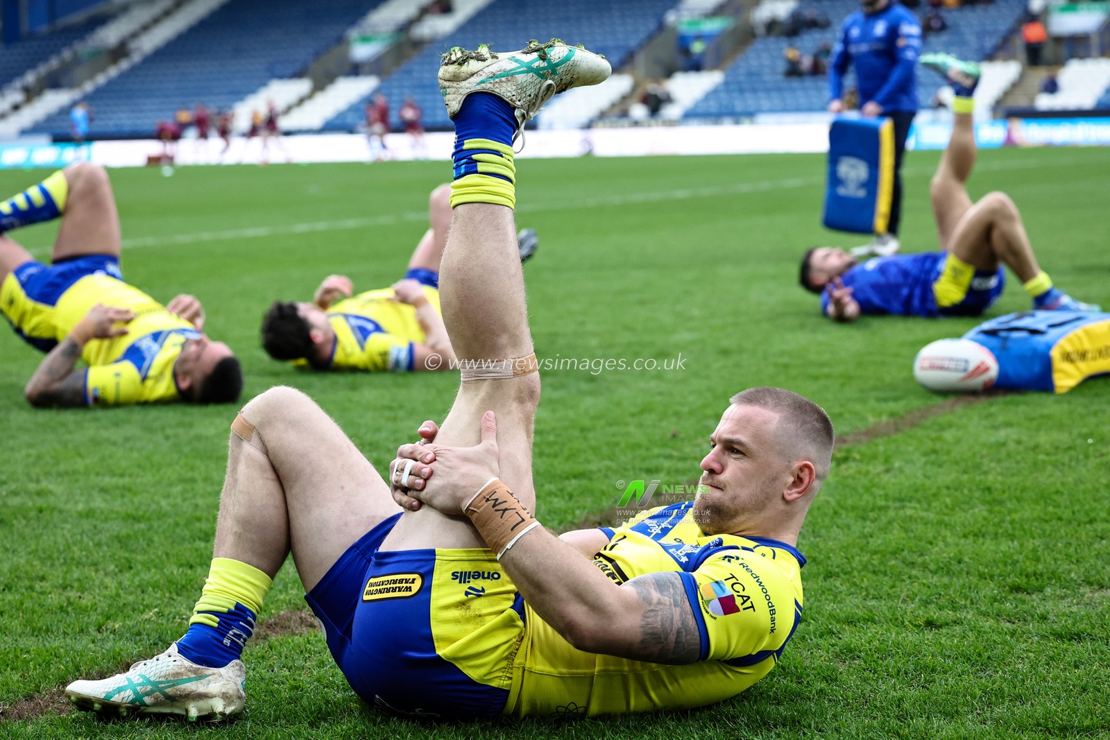 Matt Dufty of Warrington Wolves in the pre-game warm up during the Betfred Super League Round 1 match Huddersfield Giants vs Warrington Wolves at John Smith's Stadium, Huddersfield, United Kingdom, 16th February 2025

(Photo by Mark Cosgrove/News Images)