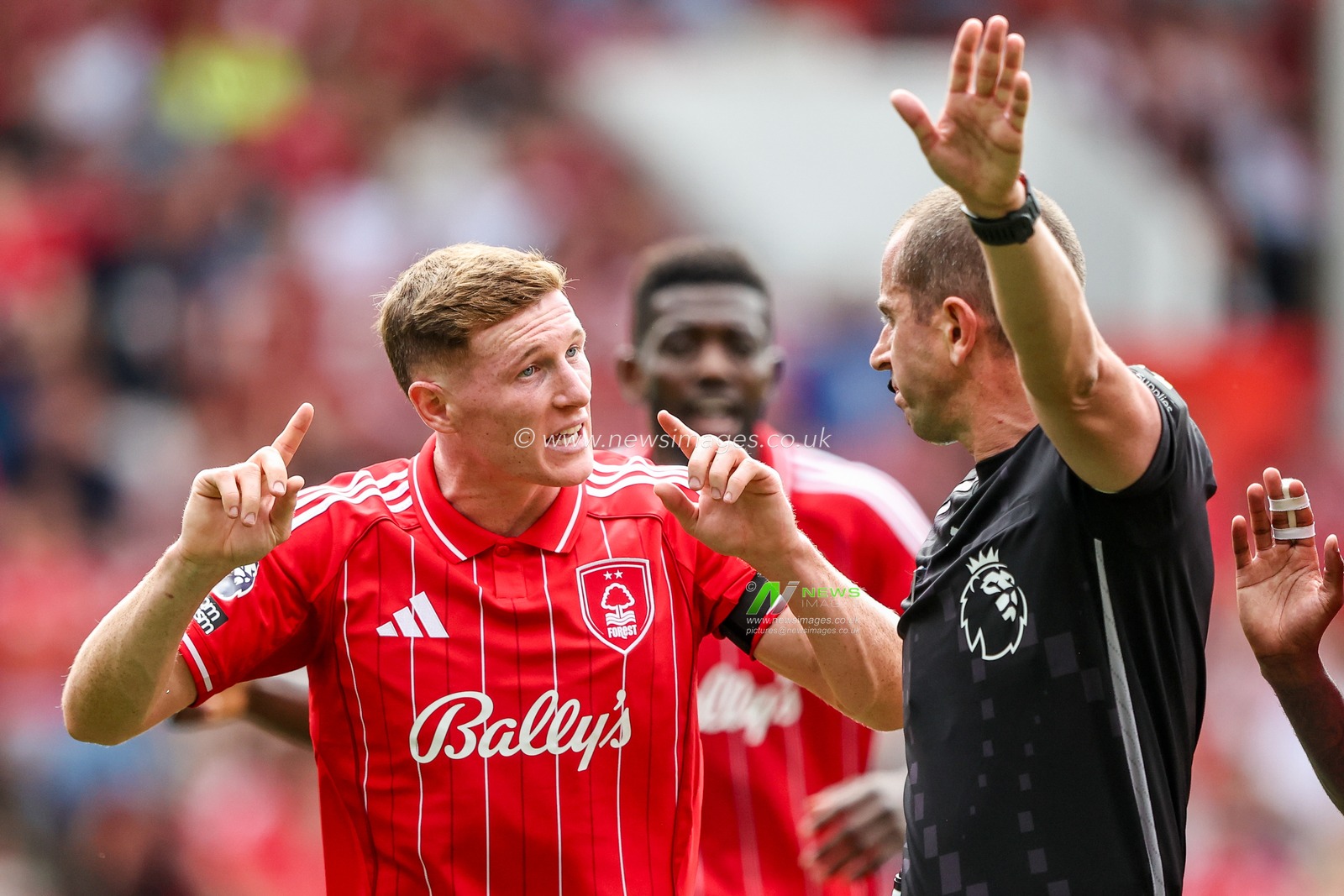 Elliot Anderson of Nottingham Forest speaks to Referee Peter Banks during the Premier League match Nottingham Forest vs Brentford at City Ground, Nottingham, United Kingdom, 17th August 2025

(Photo by Alfie Cosgrove/News Images)