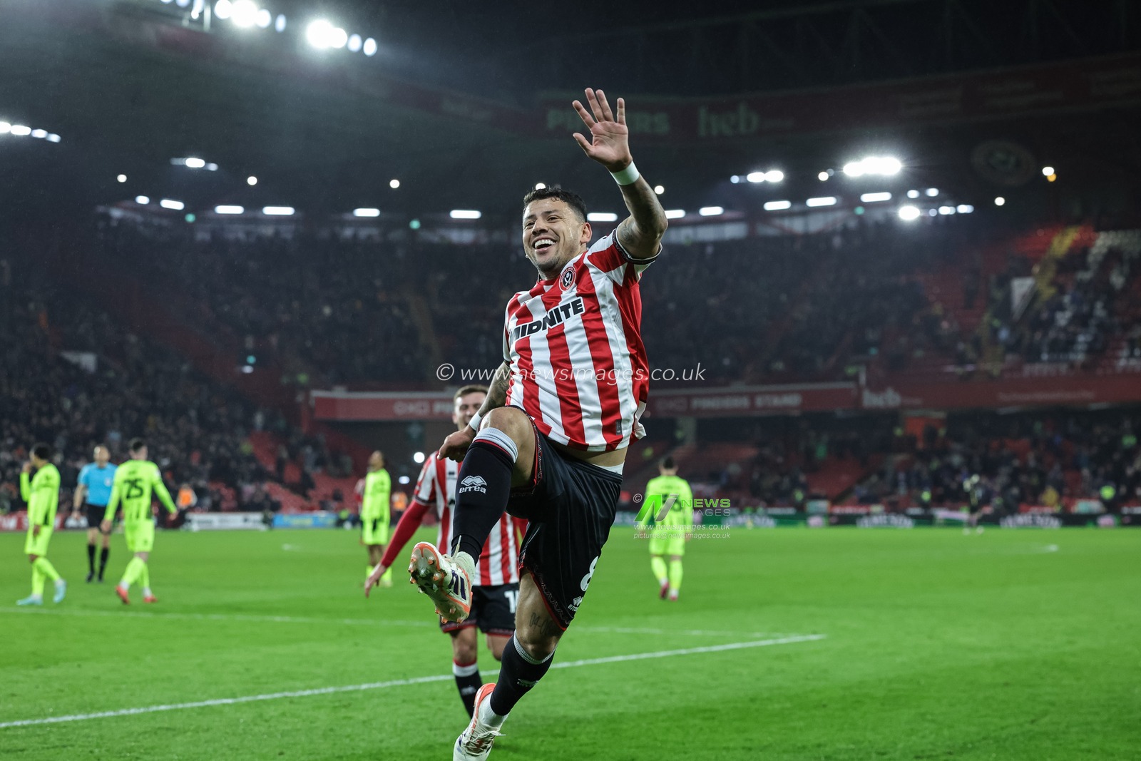 Gustavo Hamer of Sheffield United celebrates his goal to make it 3-0 during the Sky Bet Championship match Sheffield United vs Portsmouth at Bramall Lane, Sheffield, United Kingdom, 26th November 2025

(Photo by Mark Cosgrove/News Images)

*** GER AUT SUI OUT ***