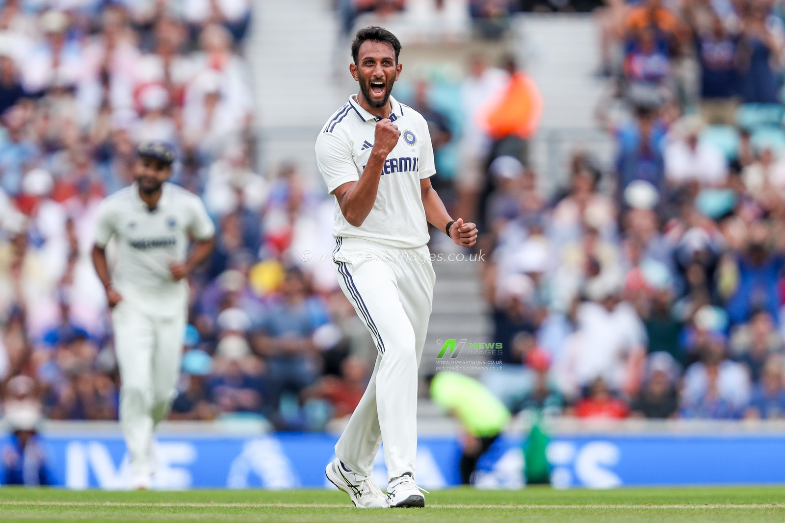 Prasidh Krishna of India celebrates after the dismissal of Ben Duckett of England during the 5th Rothesay Test Match day 4 England vs India at The Kia Oval, London, United Kingdom, 3rd August 2025

(Photo by Izzy Poles/News Images)