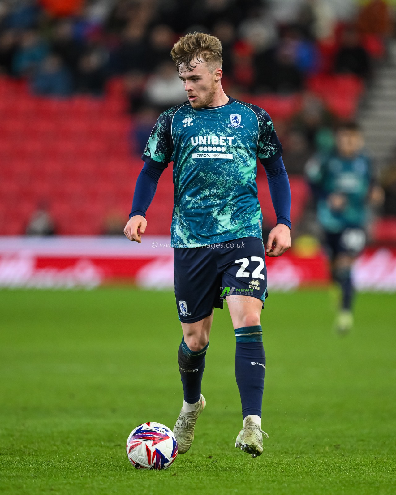 Tommy Conway of Middlesbrough makes a break with the ball during the Sky Bet Championship match Stoke City vs Middlesbrough at Bet365 Stadium, Stoke-on-Trent, United Kingdom, 25th February 2025

(Photo by Craig Thomas/News Images)