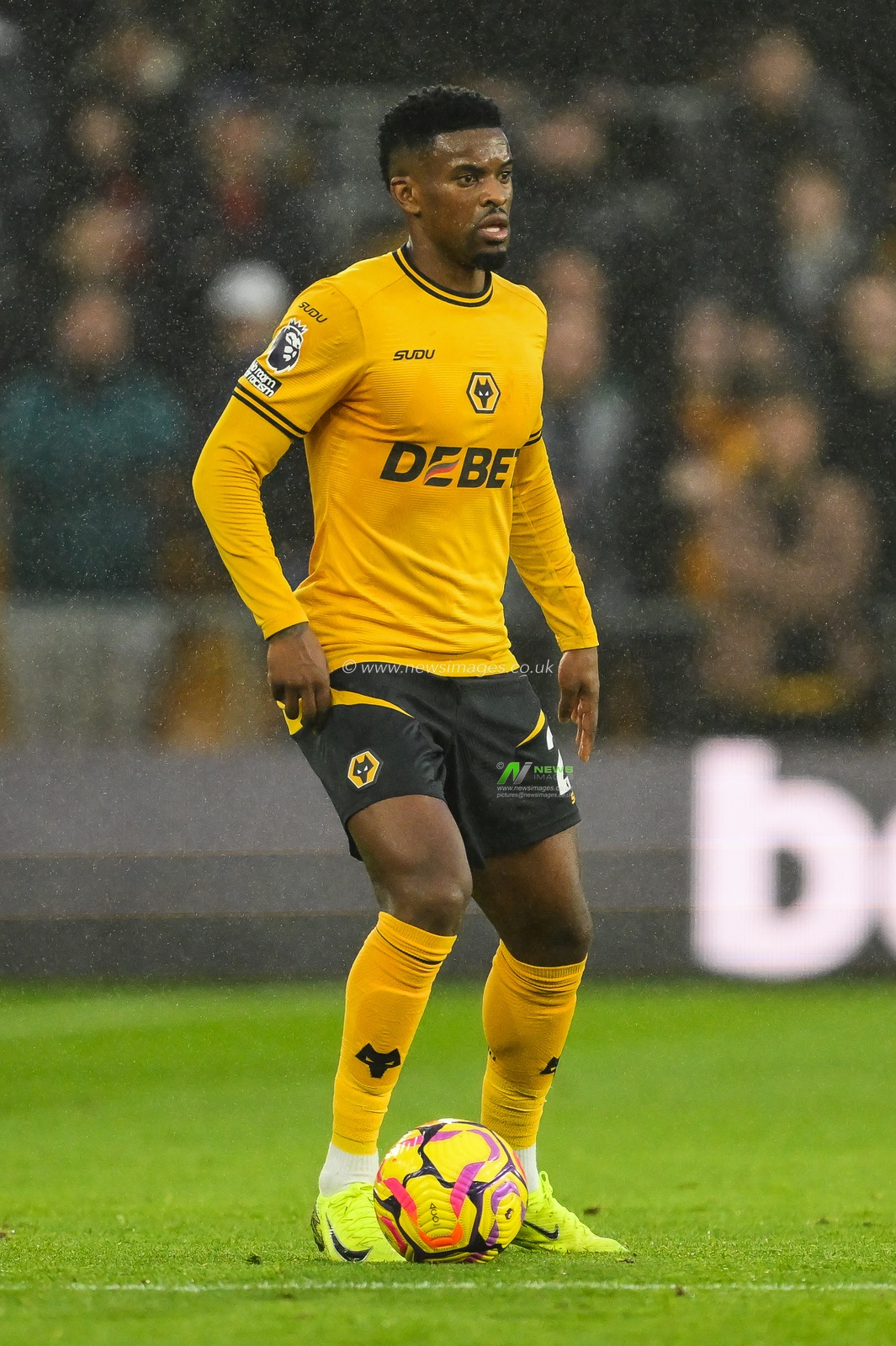 NÃ©lson Semedo of Wolverhampton Wanderers in action during the Premier League match Wolverhampton Wanderers vs Bournemouth at Molineux, Wolverhampton, United Kingdom, 30th November 2024

(Photo by Craig Thomas/News Images)