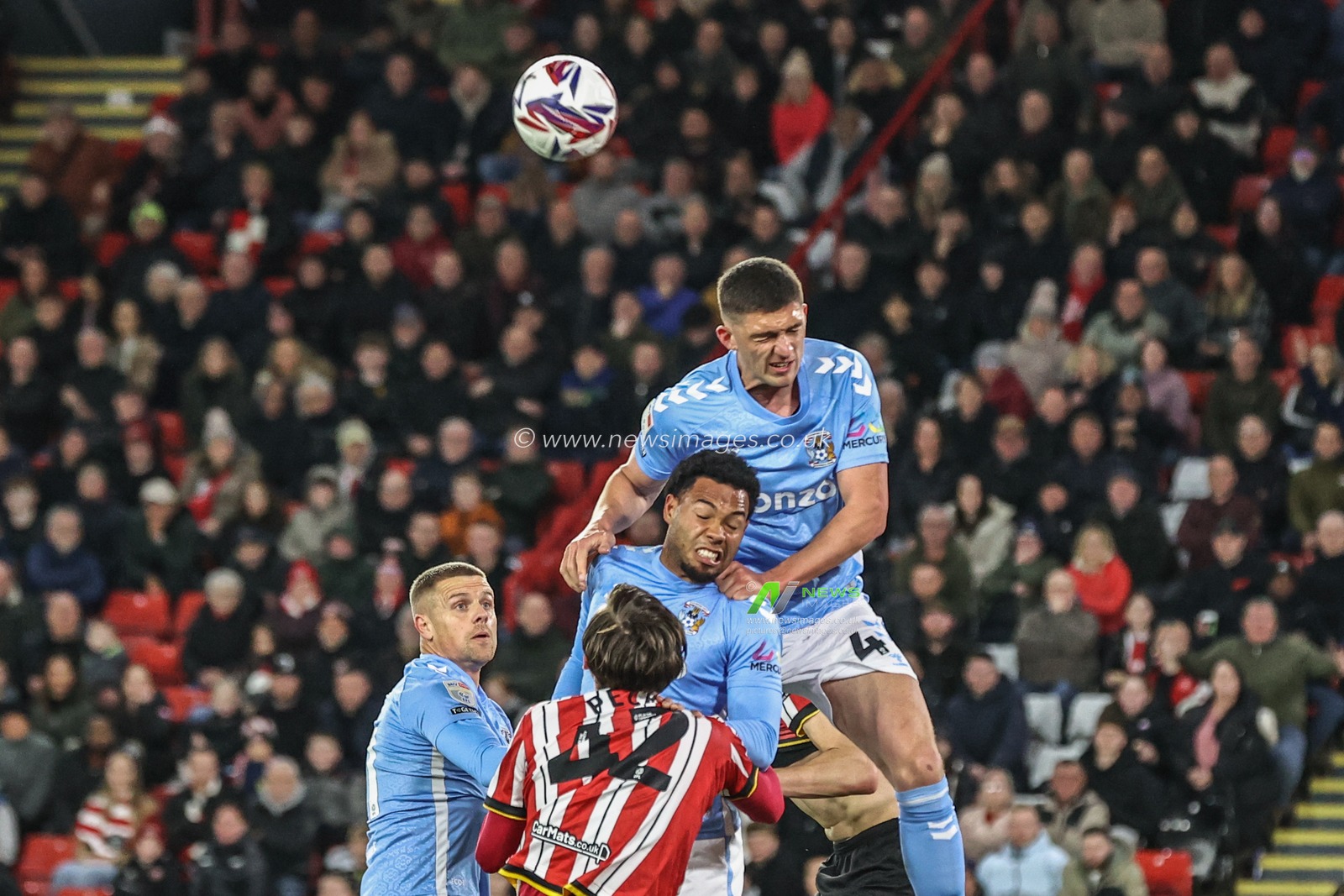 Bobby Thomas of Coventry City heads the ball clear from a long throw in during the Sky Bet Championship match Sheffield United vs Coventry City at Bramall Lane, Sheffield, United Kingdom, 28th March 2025

(Photo by Alfie Cosgrove/News Images)