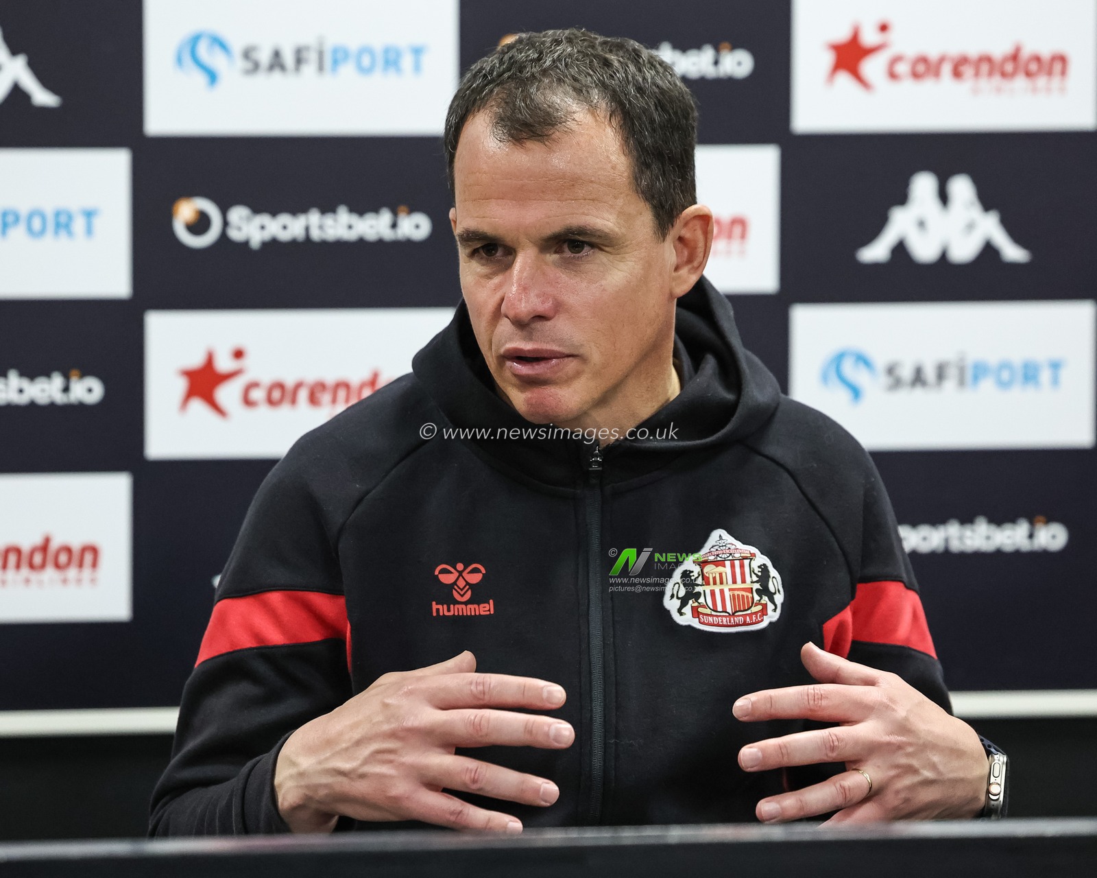 RÃ©gis Le Bris manager of Sunderland speaks in the post match press conference after winning 0-1, taking them top of the Championship table during the Sky Bet Championship match Hull City vs Sunderland at MKM Stadium, Hull, United Kingdom, 20th October 2024

(Photo by Mark Cosgrove/News Images)