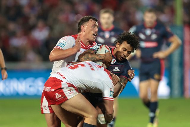 Tristan Sailor of St. Helens is tackled by Mikey Lewis of Hull KR and Jai Whitbread of Hull KR during the Betfred Super League Round 24 match Hull KR vs St Helens at Sewell Group Craven Park, Kingston upon Hull, United Kingdom, 29th August 2025

(Photo by Mark Cosgrove/News Images)