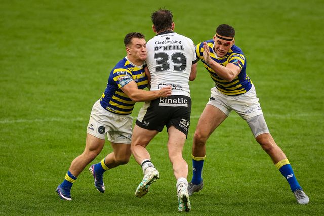 Ethan O'Neill of Hull FC is tackled by Leon Hayes of Warrington Wolves and Sam Stone of Warrington Wolves  and during the Betfred Super League round 25 match Hull FC vs Warrington Wolves at MKM Stadium, Hull, United Kingdom on 29 August 2026

(Photo by Alfie Cosgrove/News Images)