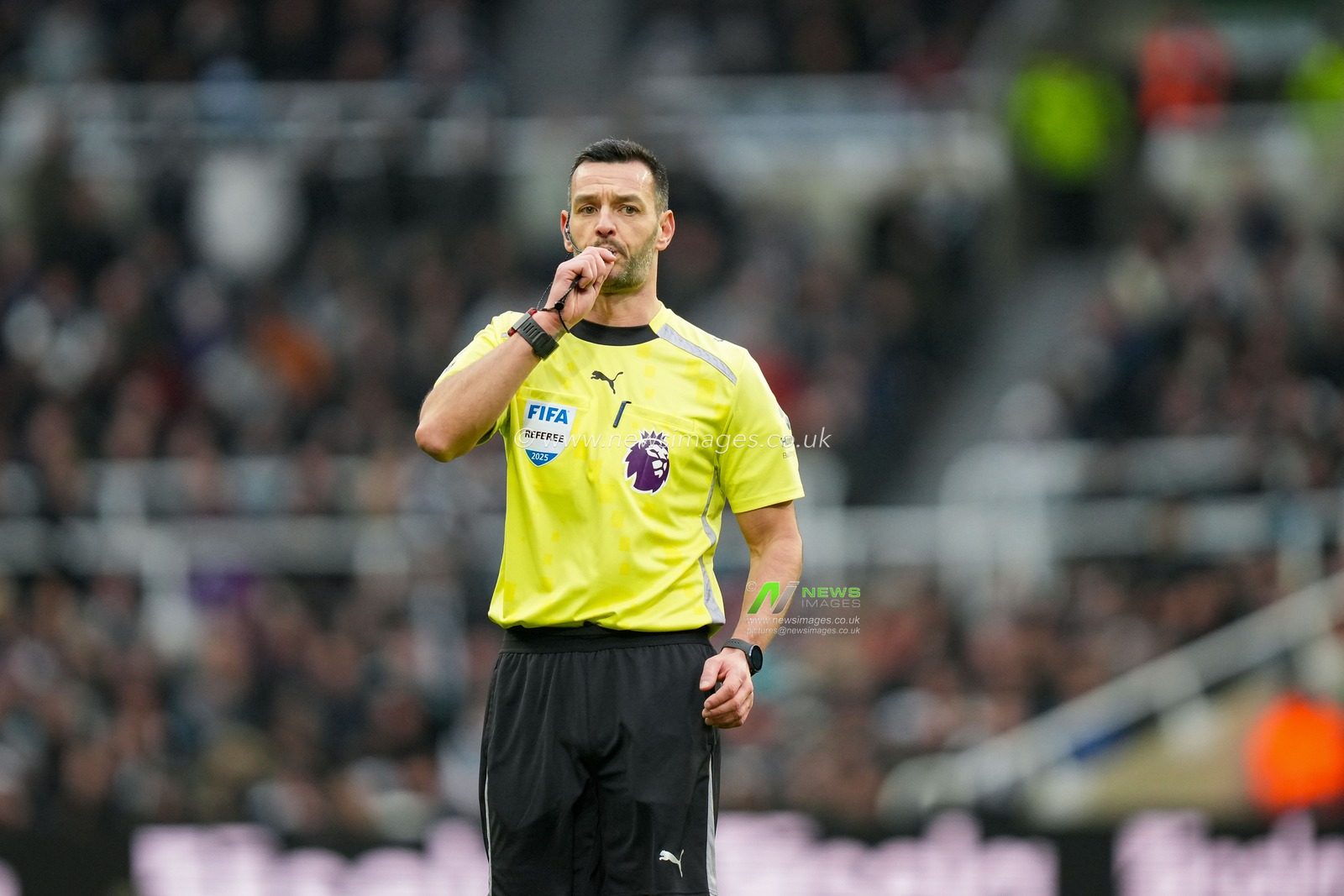 Referee Andy Madley during the Premier League match Newcastle United vs Chelsea at St. James's Park, Newcastle, United Kingdom, 20th December 2025

(Photo by Maynard Manyowa/News Images)

*** GER AUT SUI OUT ***