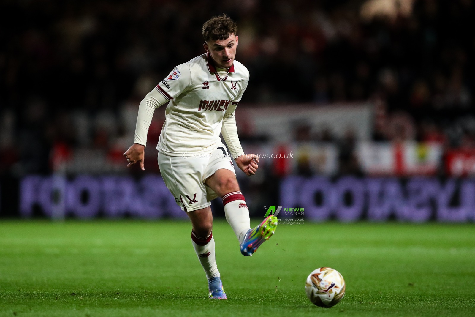 Harrison Burrows of Sheffield United passes the ball during the Sky Bet Championship Playoff Semi-final match Bristol City vs Sheffield United at Ashton Gate, Bristol, United Kingdom, 8th May 2025

(Photo by Gareth Evans/News Images)