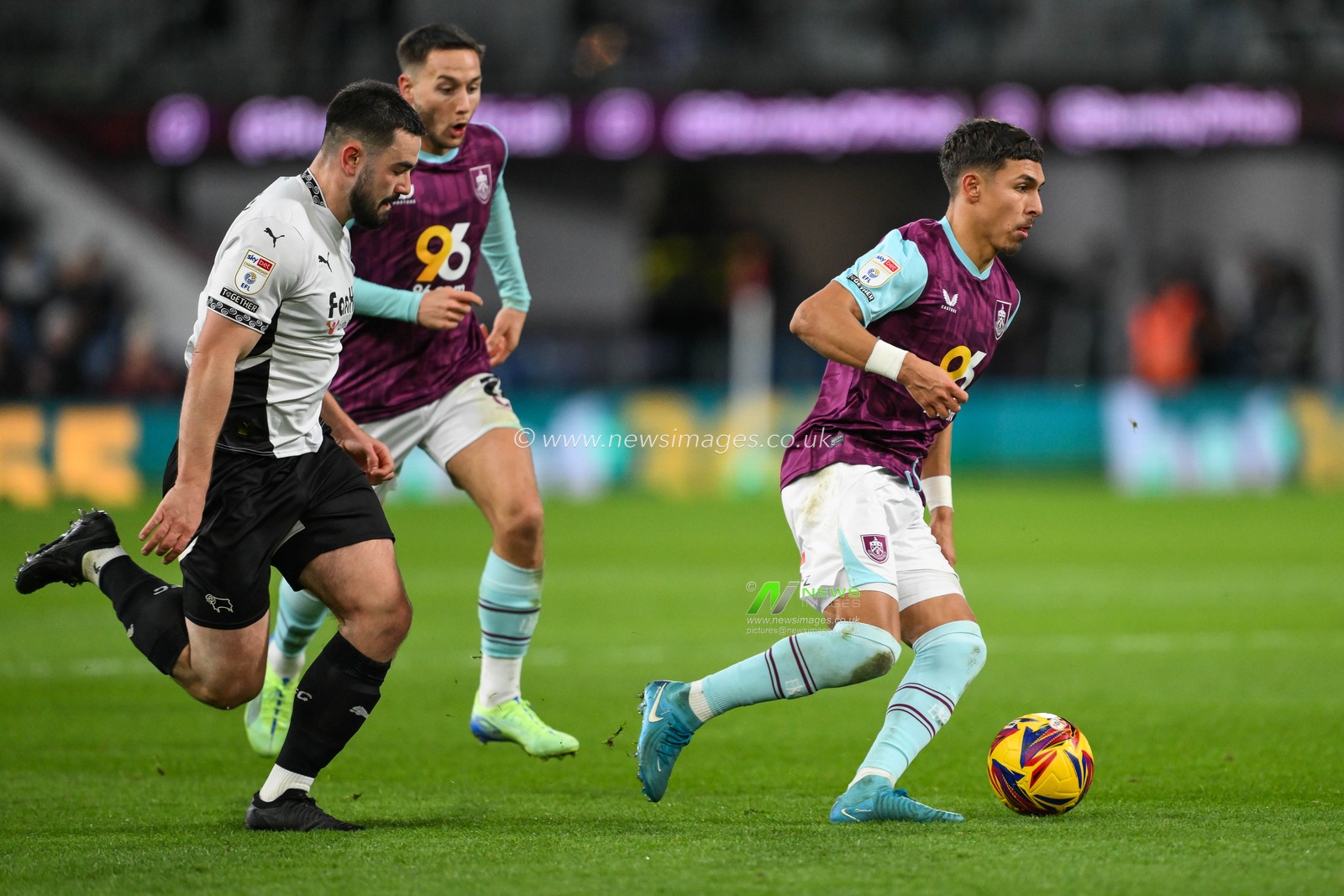Jeremy Sarmiento of Burnley makes a break with the ball during the Sky Bet Championship match Burnley vs Derby County at Turf Moor, Burnley, United Kingdom, 10th December 2024

(Photo by Craig Thomas/News Images)