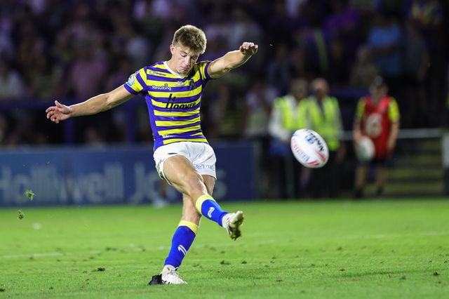 Ewan Irwin of Warrington Wolves scores a penalty during the Betfred Super League round 23 match Warrington Wolves vs York Knights at The Halliwell Jones Stadium, Warrington, United Kingdom on 13 August 2026

(Photo by Mark Cosgrove/News Images)