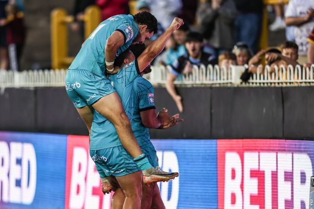 Tui Lolohea of Huddersfield Giants celebrates his try during the Betfred Super League round 17 match Castleford Tigers vs Huddersfield Giants at The Mend-A-Hose Jungle, Castleford, United Kingdom, 3rd July 2025

(Photo by Alfie Cosgrove/News Images)