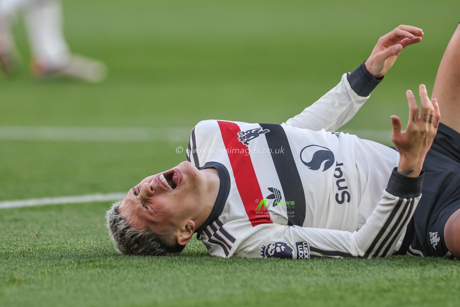Alejandro Garnacho of Manchester United rolls on the floor after being caught in a tackle during the Premier League match West Ham United vs Manchester United at London Stadium, London, United Kingdom, 27th October 2024

(Photo by Mark Cosgrove/News Images)