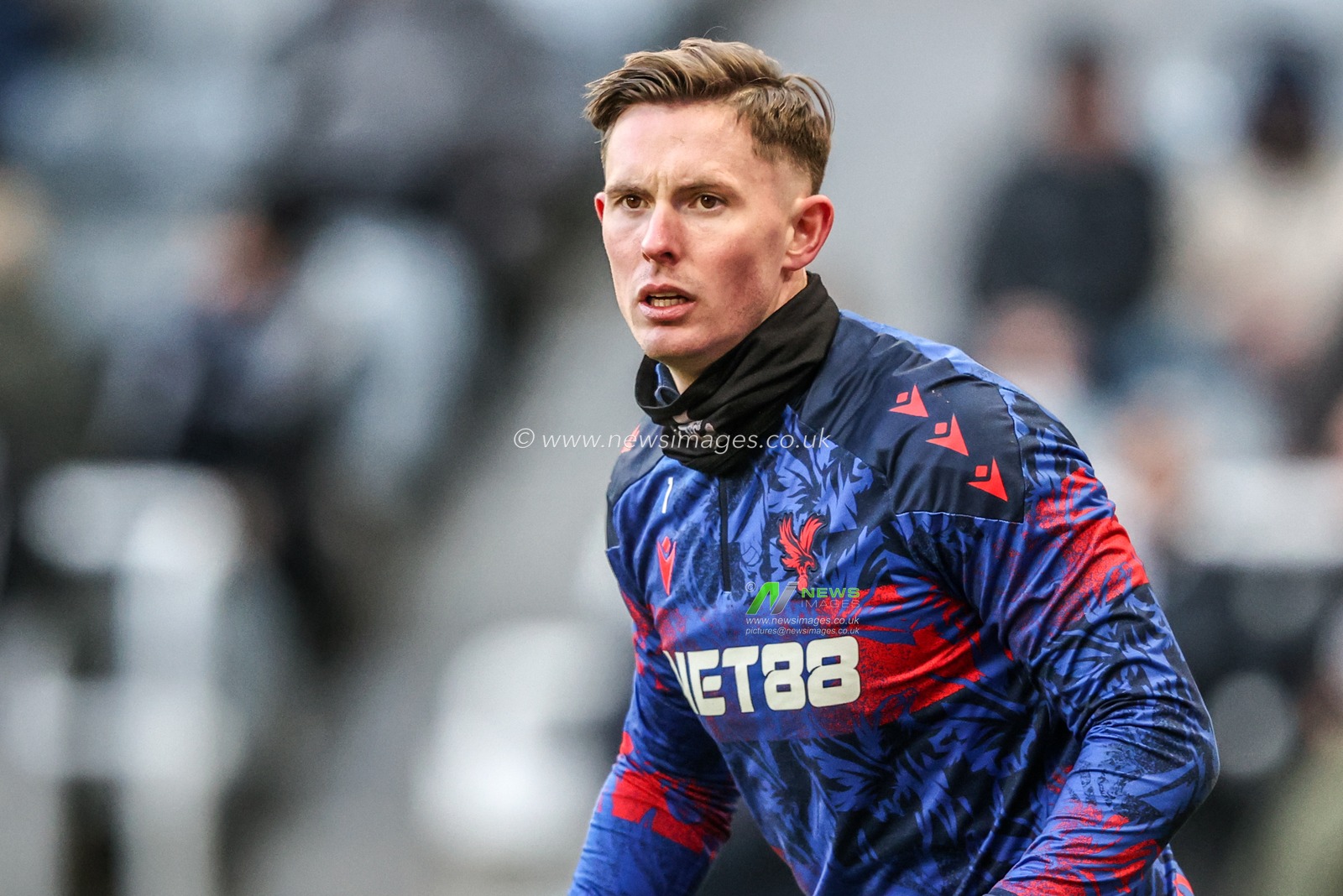 Crystal Palace goalkeeper Dean Henderson in the pregame warmup session during the Premier League match Newcastle United vs Crystal Palace at St. James's Park, Newcastle, United Kingdom, 4th January 2026

(Photo by Alfie Cosgrove/News Images)

*** GER AUT SUI OUT ***