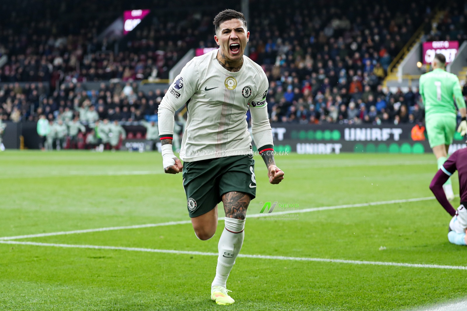 Enzo Fernandez of Chelsea celebrates after scoring to make it 0-2 during the Premier League match Burnley vs Chelsea at Turf Moor, Burnley, United Kingdom, 22nd November 2025

(Photo by Jorge Horsted/News Images)

*** GER AUT SUI OUT ***