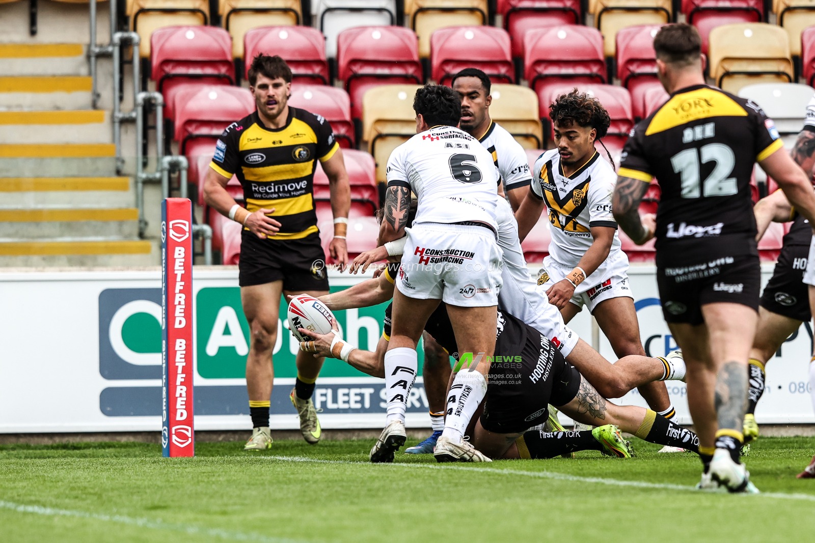 Sam Wood of York Knights goes over for a try during the Betfred Super League round 12 match York Knights vs Castleford Tigers at LNER Community Stadium, York, United Kingdom on 16 May 2026

(Photo by Alfie Cosgrove/News Images)