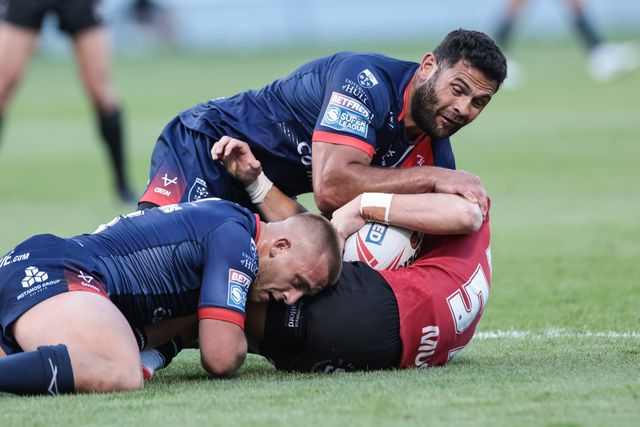 Declan Murphy of Salford Red Devils is tackled by Mikey Lewis of Hull KR and Rhyse Martin of Hull KR during the Betfred Super League Round 20 Salford Red Devils vs Hull KR at Salford Community Stadium, Eccles, United Kingdom, 31st July 2025

(Photo by Mark Cosgrove/News Images)