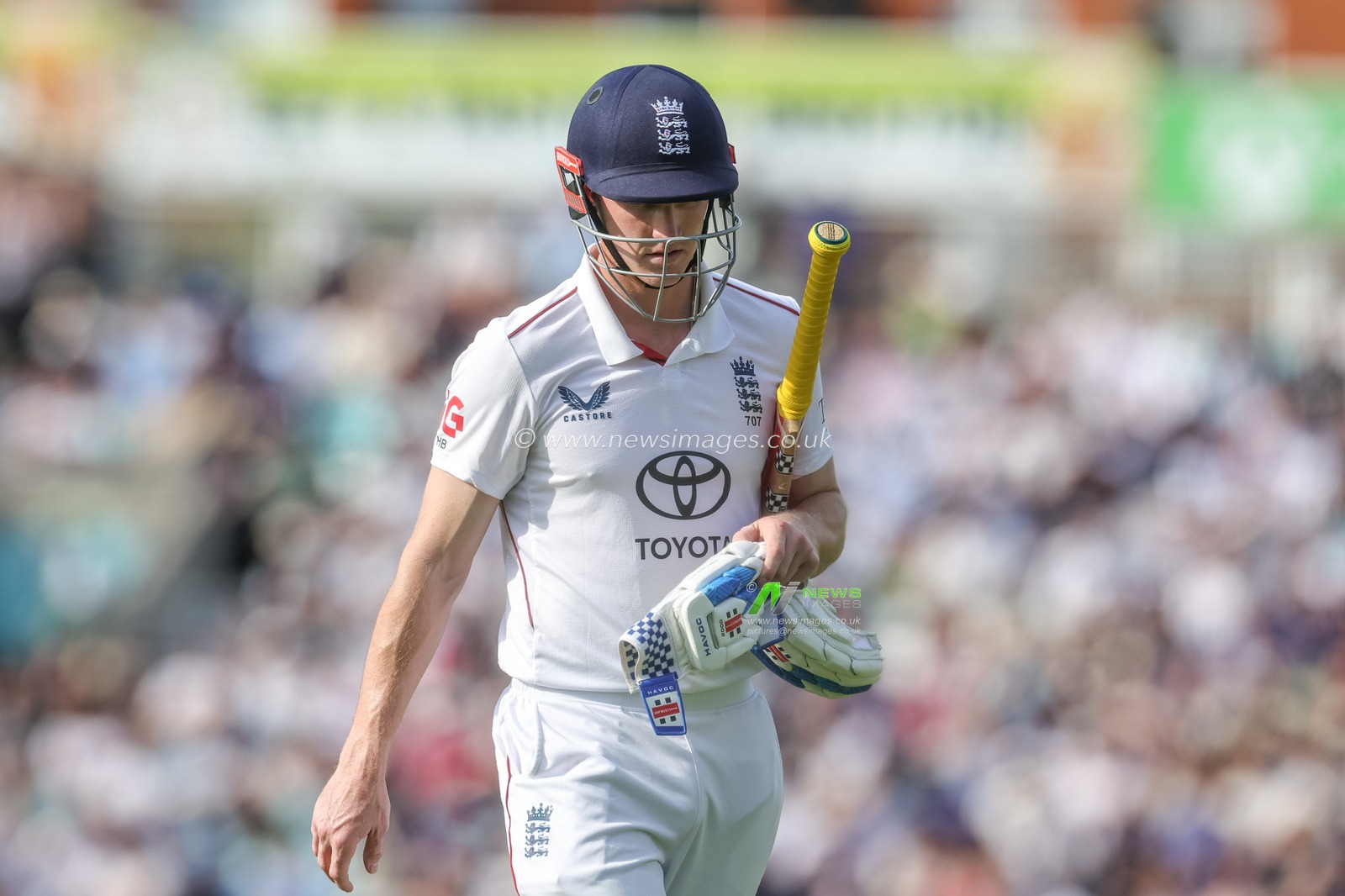 Harry Brook of England leaves the field of play after being dismissed by Matt Henry of New Zealand during the 2nd Rothesay Test Match Day 2 match England vs New Zealand at The Kia Oval, London, United Kingdom on 18 June 2026

(Photo by Mark Cosgrove/News Images)