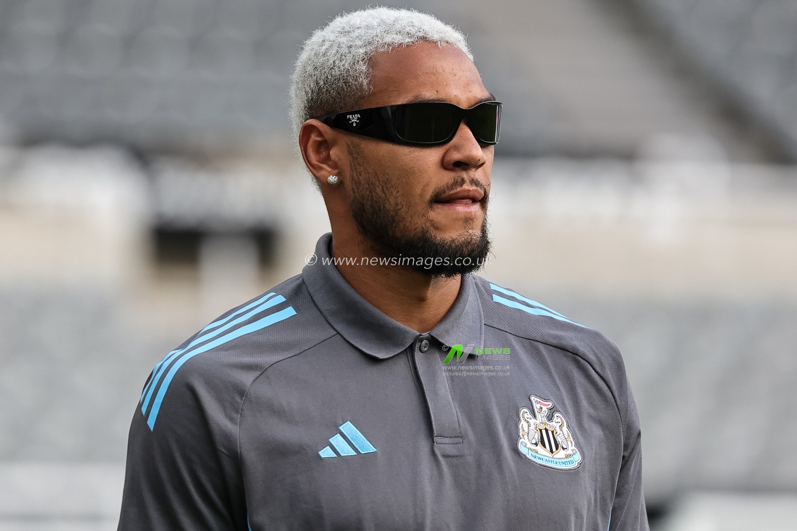 Joelinton of Newcastle Untied arrives during the Premier League match Newcastle United vs Liverpool at St. James's Park, Newcastle, United Kingdom, 25th August 2025

(Photo by Mark Cosgrove/News Images)