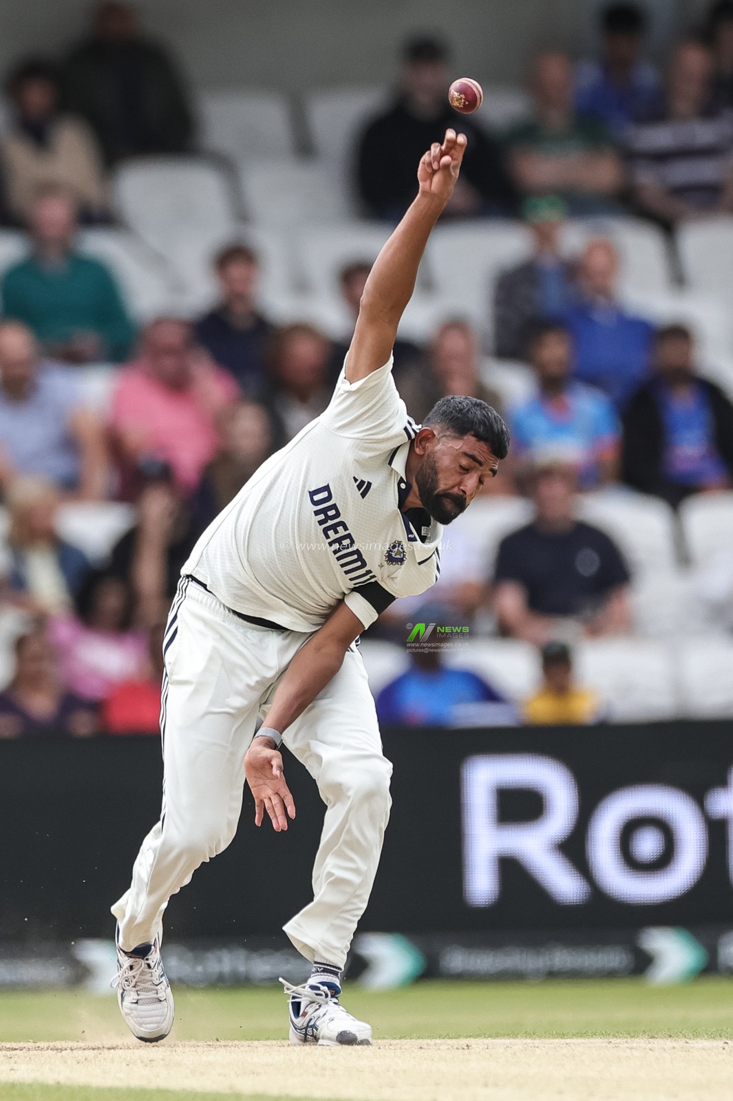 Mohammad Siraj of India delivers the ball during the 1st Rothesay Test Match Day 5 England vs India at Headingley Cricket Ground, Leeds, United Kingdom, 24th June 2025

(Photo by Mark Cosgrove/News Images)