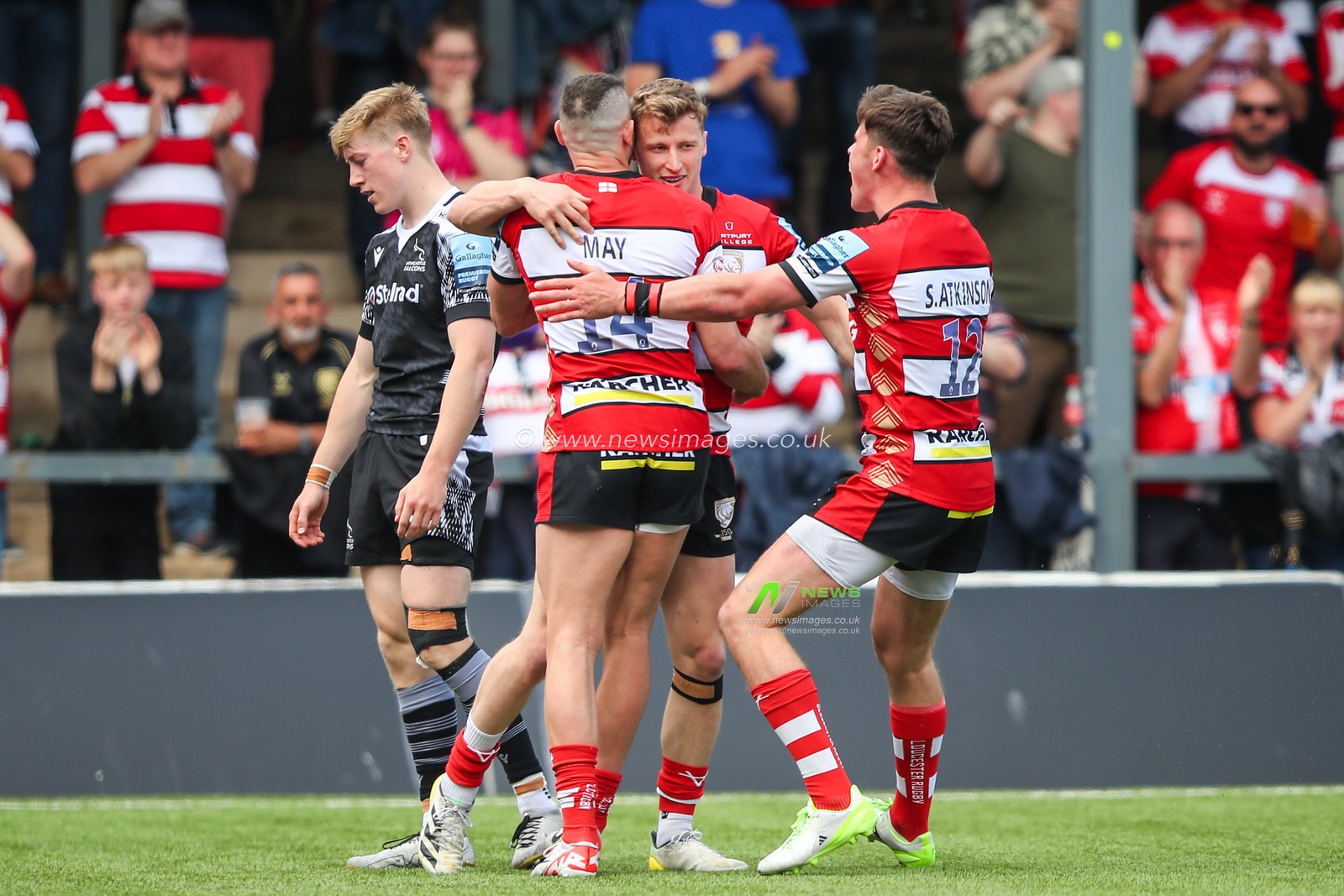 Alex Hearle of Gloucester Rugby celebrates his try to make it 45-14 during the Gallagher Premiership match Gloucester Rugby vs Newcastle Falcons at Kingsholm Stadium , Gloucester, United Kingdom, 18th May 2024

(Photo by Gareth Evans/News Images)