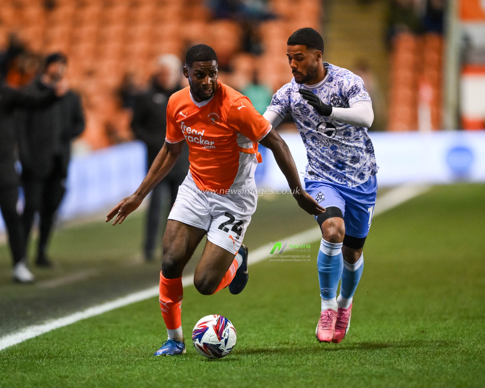 Odeluga Offiah of Blackpool makes a break with the ball during the Sky Bet League 1 match Blackpool vs Cambridge United at Bloomfield Road, Blackpool, United Kingdom, 11th March 2025

(Photo by Craig Thomas/News Images)