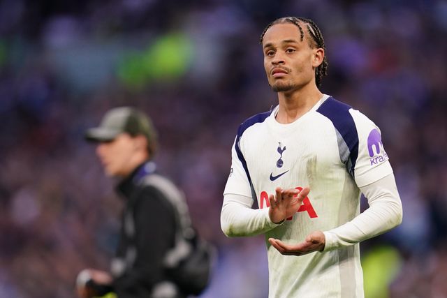 Xavi Simons of Tottenham Hotspur applauds home support at full time during the Premier League match Tottenham Hotspur vs Brighton & Hove Albion at Tottenham Hotspur Stadium, London, United Kingdom on 18 April 2026

(Photo by Harvey Murphy/News Images)