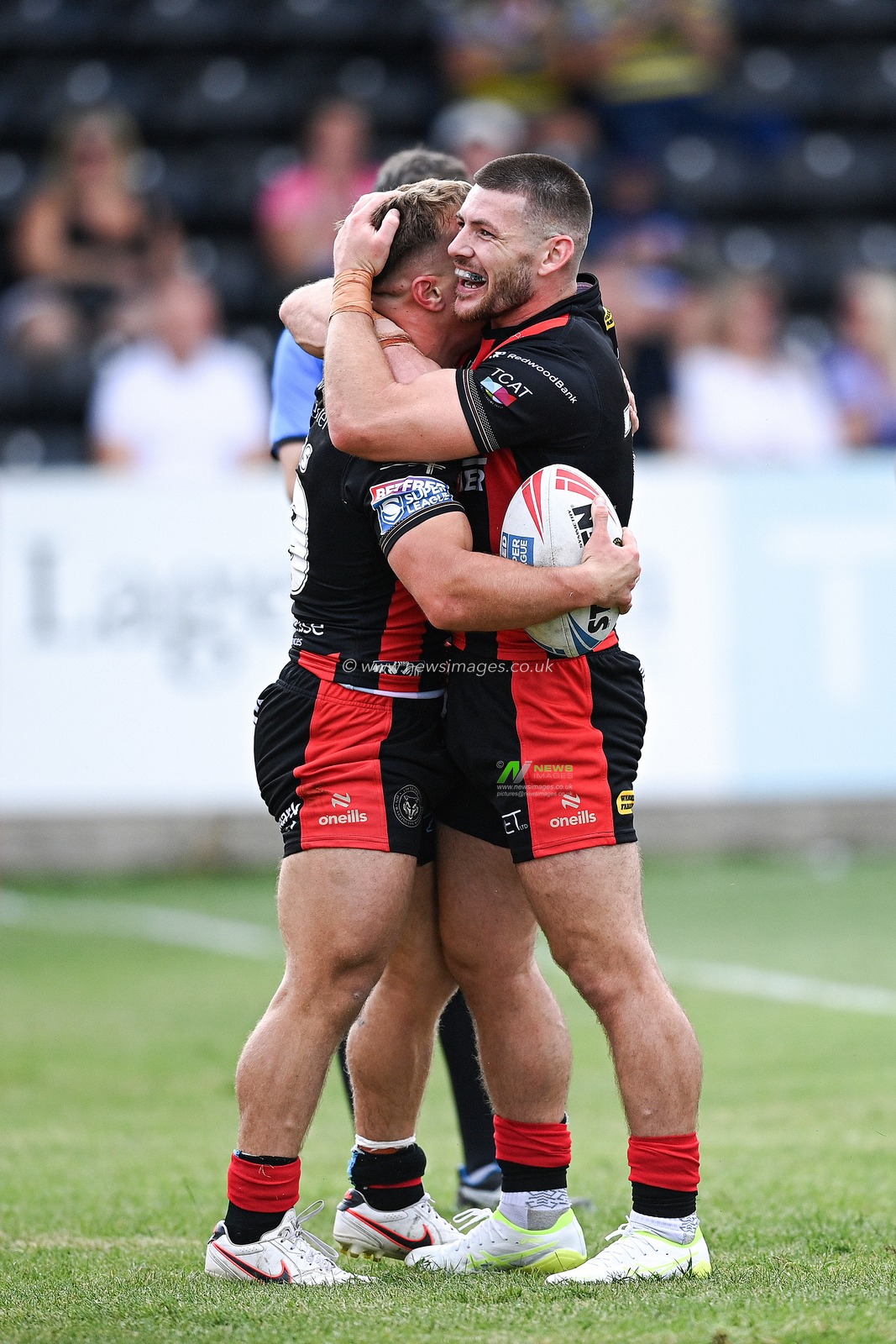 Leon Hayes and Danny Walker of Warrington Wolves celebrate following making a try during the Betfred Super League round 21 match Castleford Tigers vs Warrington Wolves at OneBore Stadium, Castleford, Untied Kingdom on 01 August 2026

(Photo by Ben Roberts/News Images)
