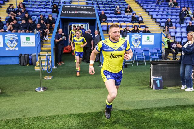 Luke Yates of Warrington Wolves in the pre-game warm up during the Betfred Super League Round 24 match Warrington Wolves vs Salford Red Devils at Halliwell Jones Stadium, Warrington, United Kingdom, 29th August 2025

(Photo by Alfie Cosgrove/News Images)