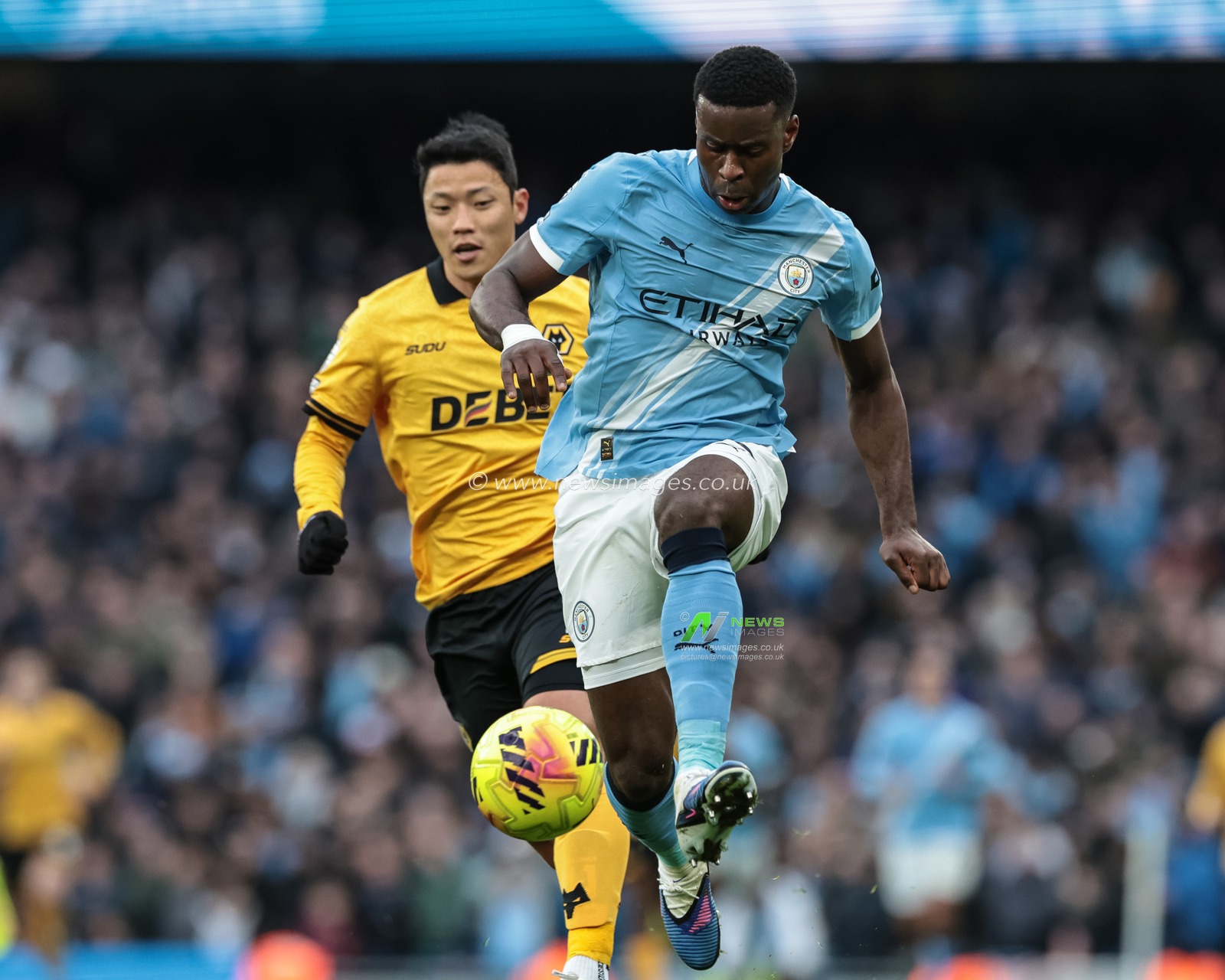 Marc Guehi of Manchester City passers back to Donnarumma during the Premier League match Manchester City vs Wolverhampton Wanderers at Etihad, Manchester, United Kingdom on 24 January 2026

(Photo by Mark Cosgrove/News Images)