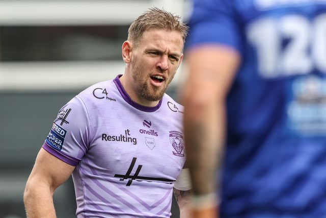 Matt Dufty of Warrington Wolves during pre-game warm up during the Betfred Super League Round 11 match Wakefield Trinity vs Warrington Wolves at DIY Kitchens Stadium, Wakefield, United Kingdom, 18th May 2025

(Photo by Alfie Cosgrove/News Images)