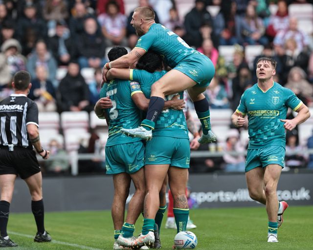 Peta Hiku of Hull KR celebrates his try during the Betfred Super League round 11 match Leigh Leopards vs Hull KR at Leigh Sports Village, Leigh, United Kingdom on 16 May 2026

(Photo by Mark Cosgrove/News Images)