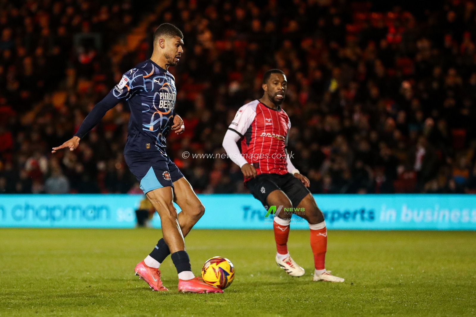 Ashley Fletcher of Blackpool scores to make it 0-1 during the Sky Bet League 1 match Lincoln City vs Blackpool at Gelder Group Sincil Bank Stadium, Lincoln, United Kingdom, 28th January 2025

(Photo by Izzy Poles/News Images)