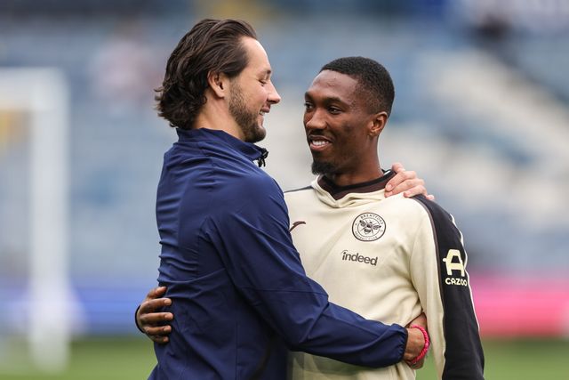 Leeds United goalkeeper James Trafford embraces Jaidon Anthony of Brentford during the Premier League match Leeds United vs Brentford at Elland Road, Leeds, United Kingdom on 30 August 2026

(Photo by Mark Cosgrove/News Images)