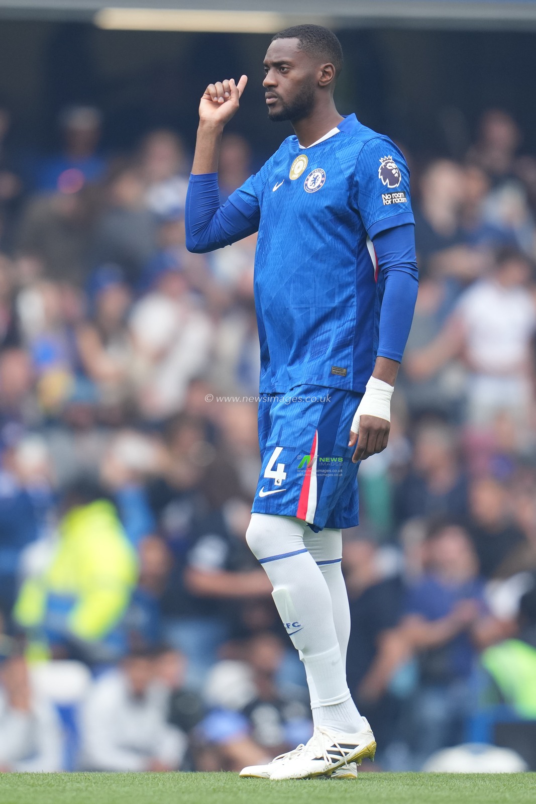 Tosin Adarabioyo of Chelsea during the Premier League match Chelsea vs Fulham at Stamford Bridge, London, United Kingdom, 30th August 2025

(Photo by Harvey Murphy/News Images)