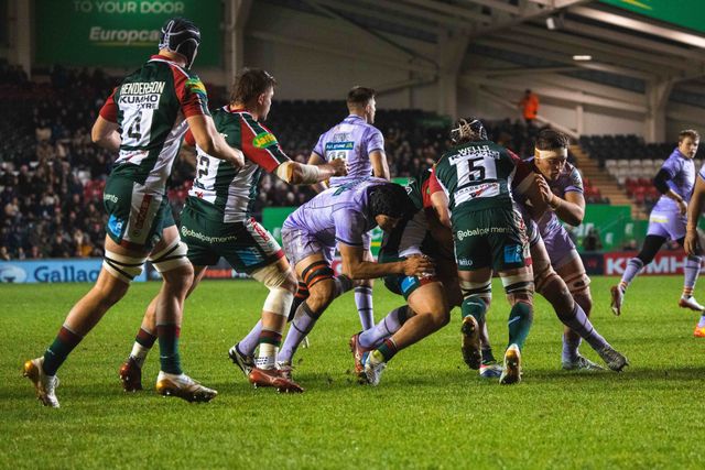 Harry Wells of Leicester Tigers Josh Basham of Gloucester Rugby during the Gallagher Premiership match Leicester Tigers vs Gloucester Rugby at Mattioli Woods Welford Road Stadium, Leicester, United Kingdom, 19th December 2025

(Photo by Craig Evans/News Images)

*** GER AUT SUI OUT ***