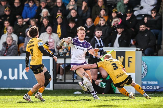 Tom Johnstone of Wakefield Trinity evades a tackle from Zac Cini of Castleford Tigers during the Betfred Super League round 7 match Castleford Tigers vs Wakefield Trinity at OneBore Stadium, Castleford, Untied Kingdom on 05 April 2026

(Photo by Alfie Cosgrove/News Images)