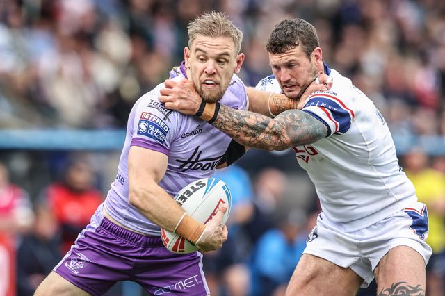 Matt Dufty of Warrington Wolves is tackled during the Betfred Super League Round 11 match Wakefield Trinity vs Warrington Wolves at DIY Kitchens Stadium, Wakefield, United Kingdom, 18th May 2025

(Photo by Alfie Cosgrove/News Images)