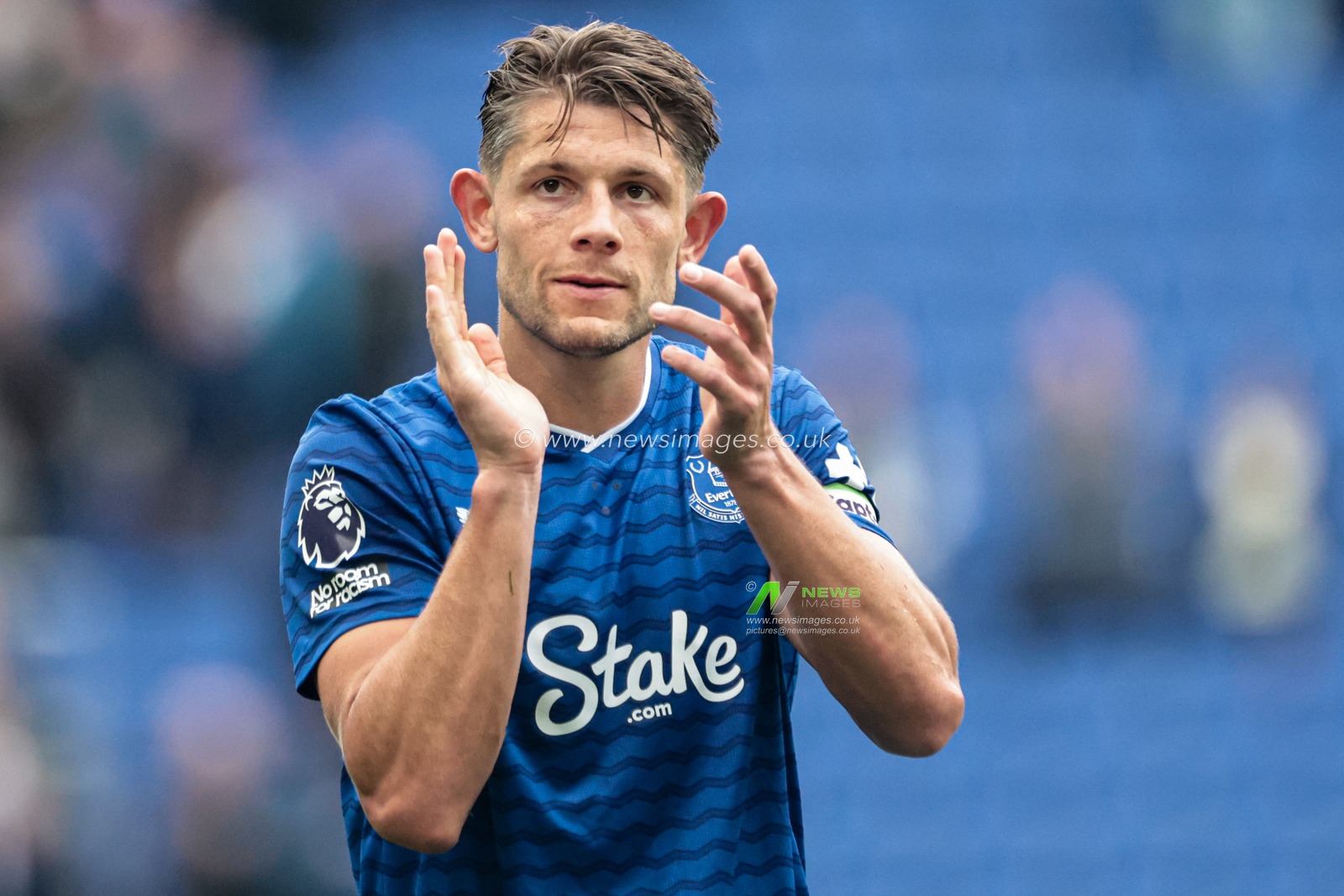 James Tarkowski of Everton claps fans after the Premier League match Everton vs Aston Villa at Hill Dickinson Stadium, Liverpool, United Kingdom, 13th September 2025

(Photo by Mark Cosgrove/News Images)